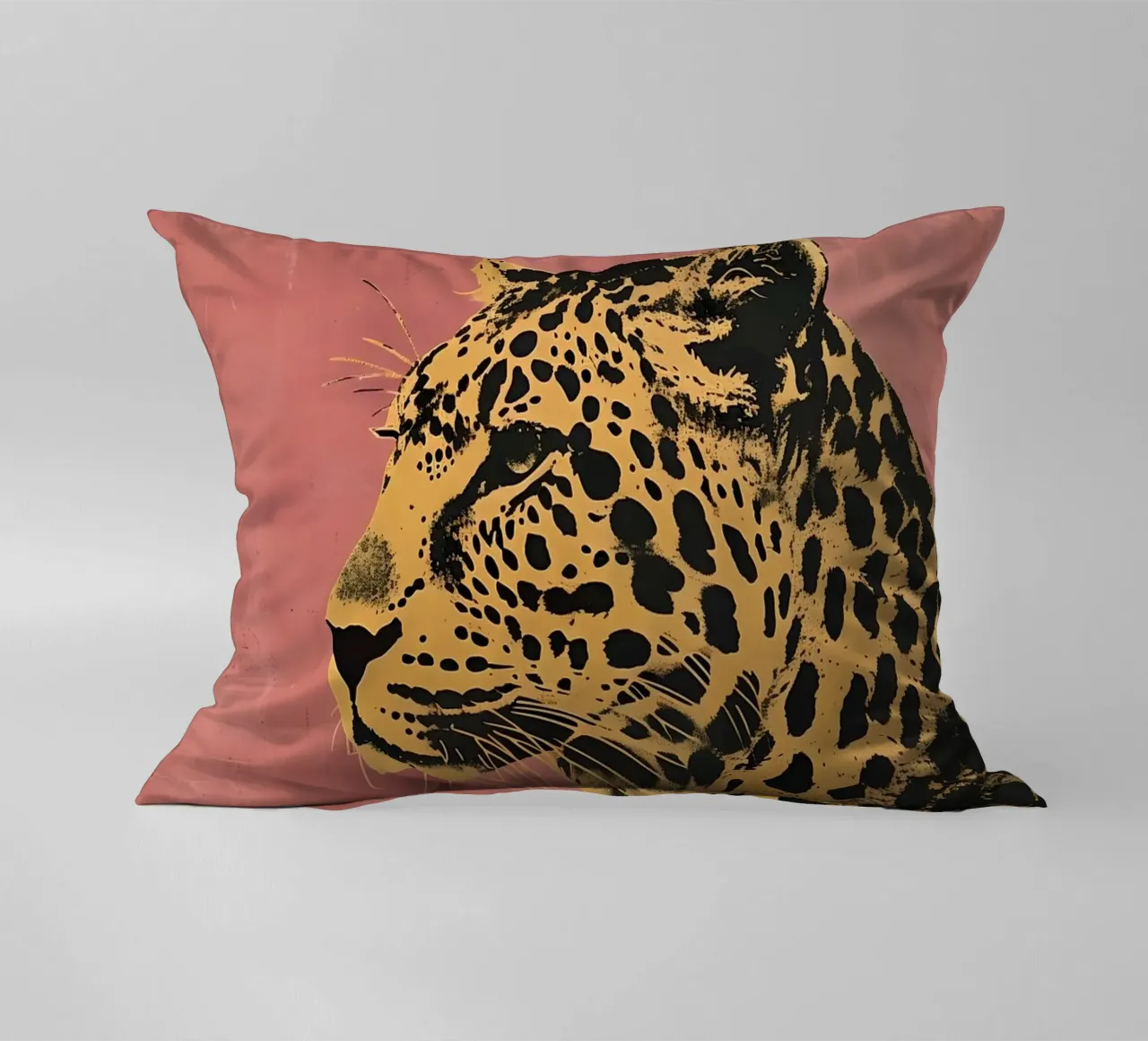 The Leopard in Pink cuscino da Gypsy Galleria