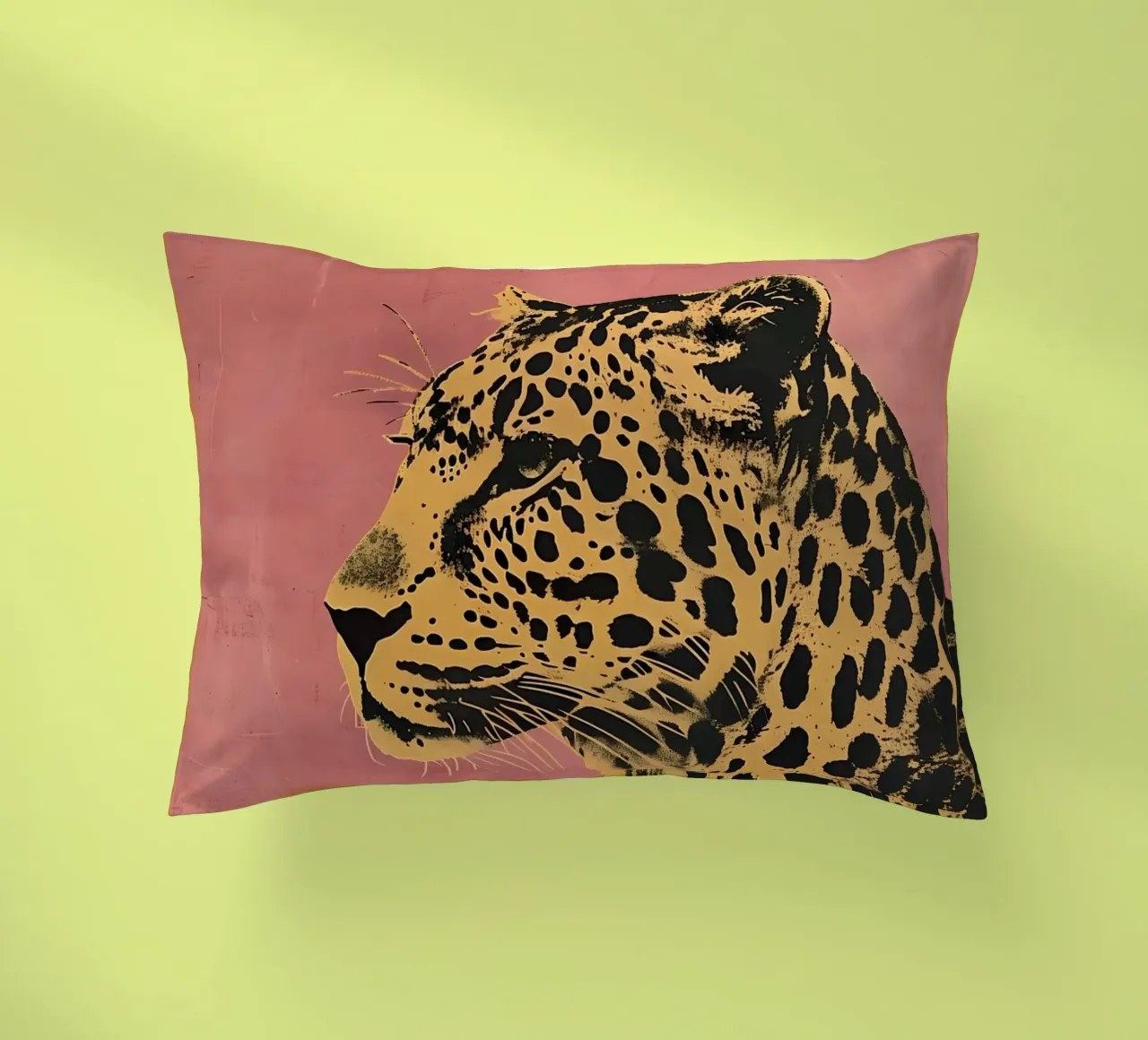 The Leopard in Pink cuscino da Gypsy Galleria