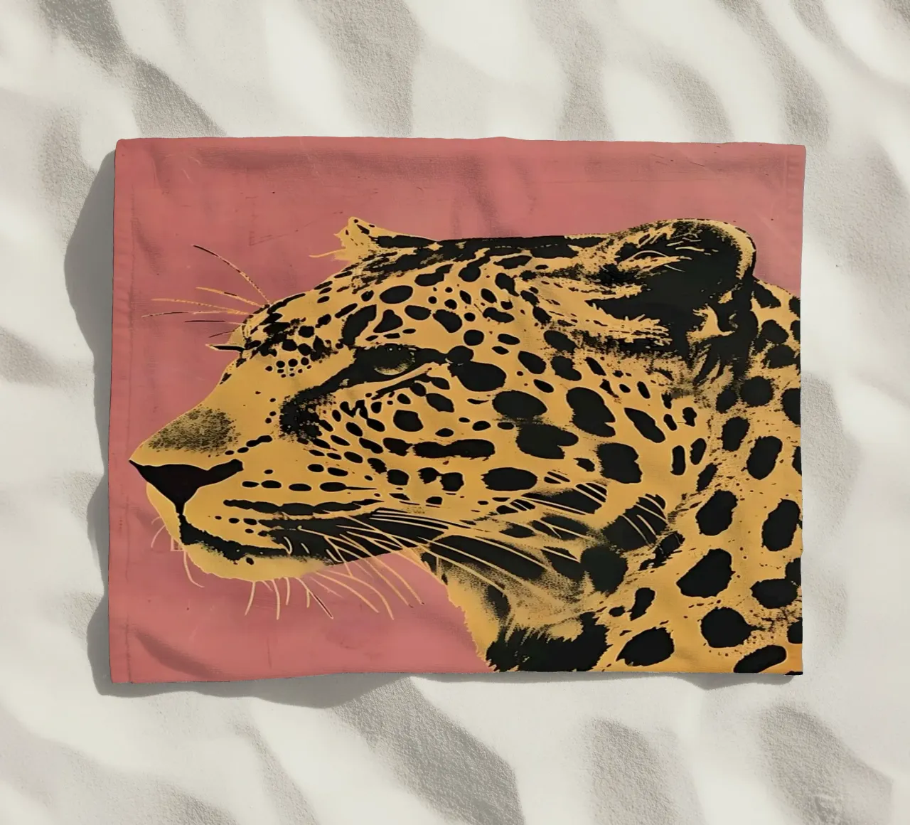 The Leopard in Pink telo mare da Gypsy Galleria