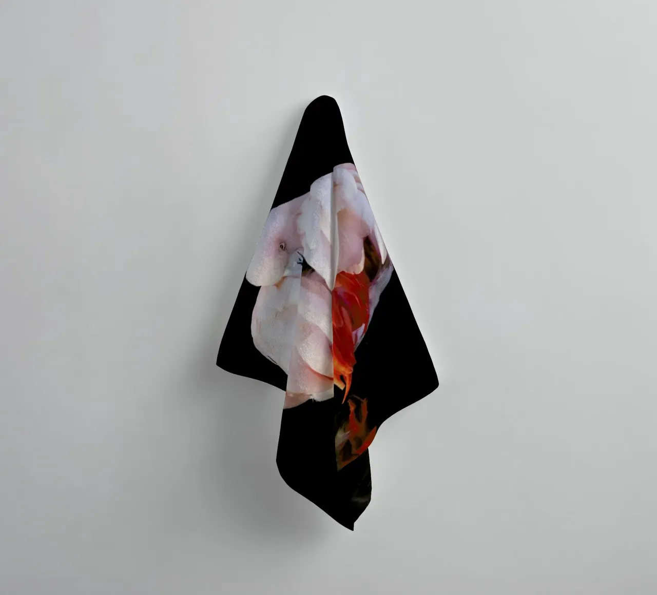 Flamingo in Reflection asciugamano da bagno da Natural Kingdom