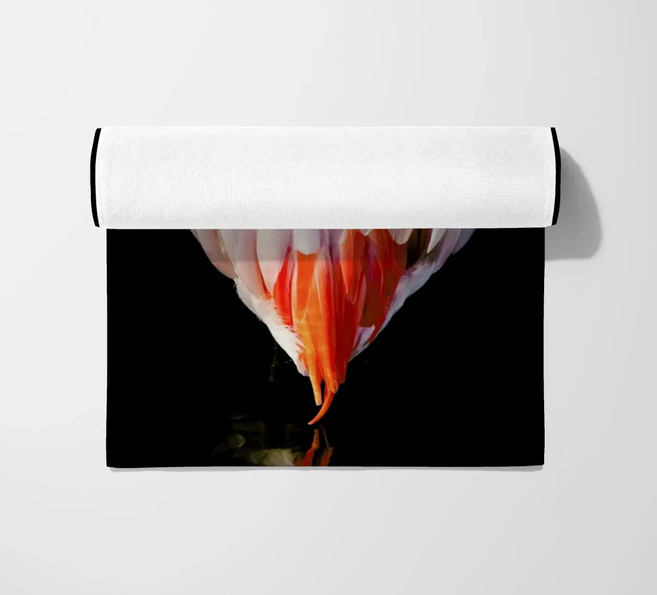 Flamingo in Reflection telo mare da Natural Kingdom