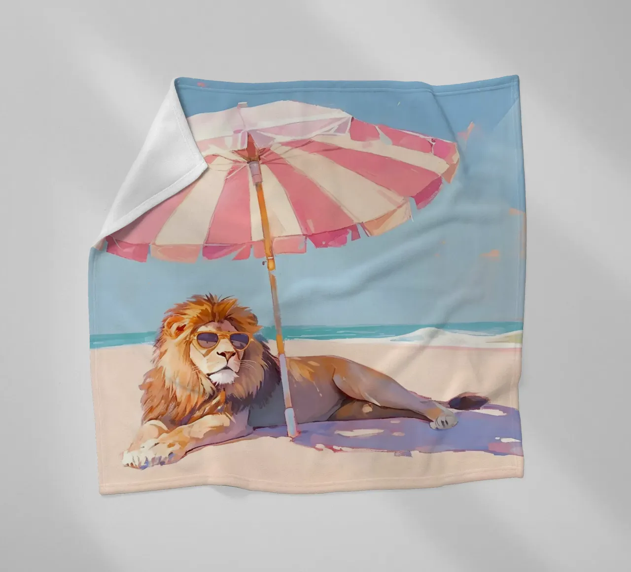 Lion on the Beach coperta in pile da Gypsy Galleria