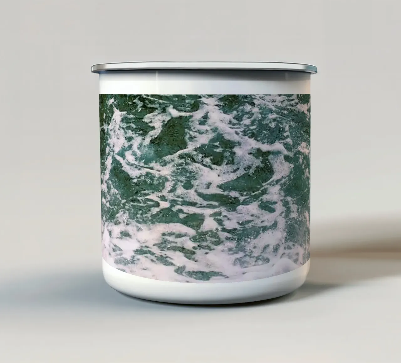 Mare blu profondo tazza in smalto da Cassia Beck Photography