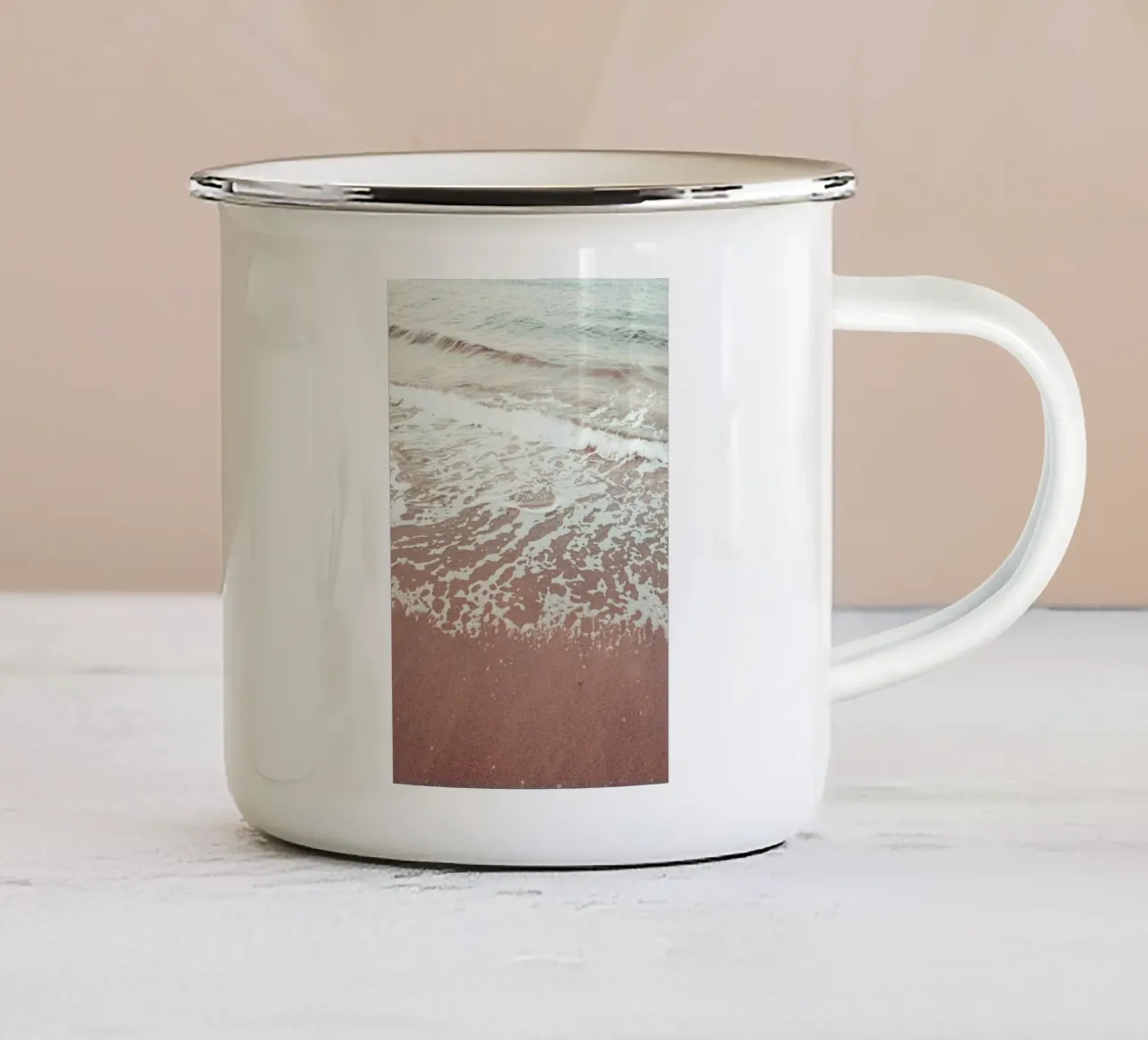 Retro Wave II tazza in smalto da Sebastian Hilgetag