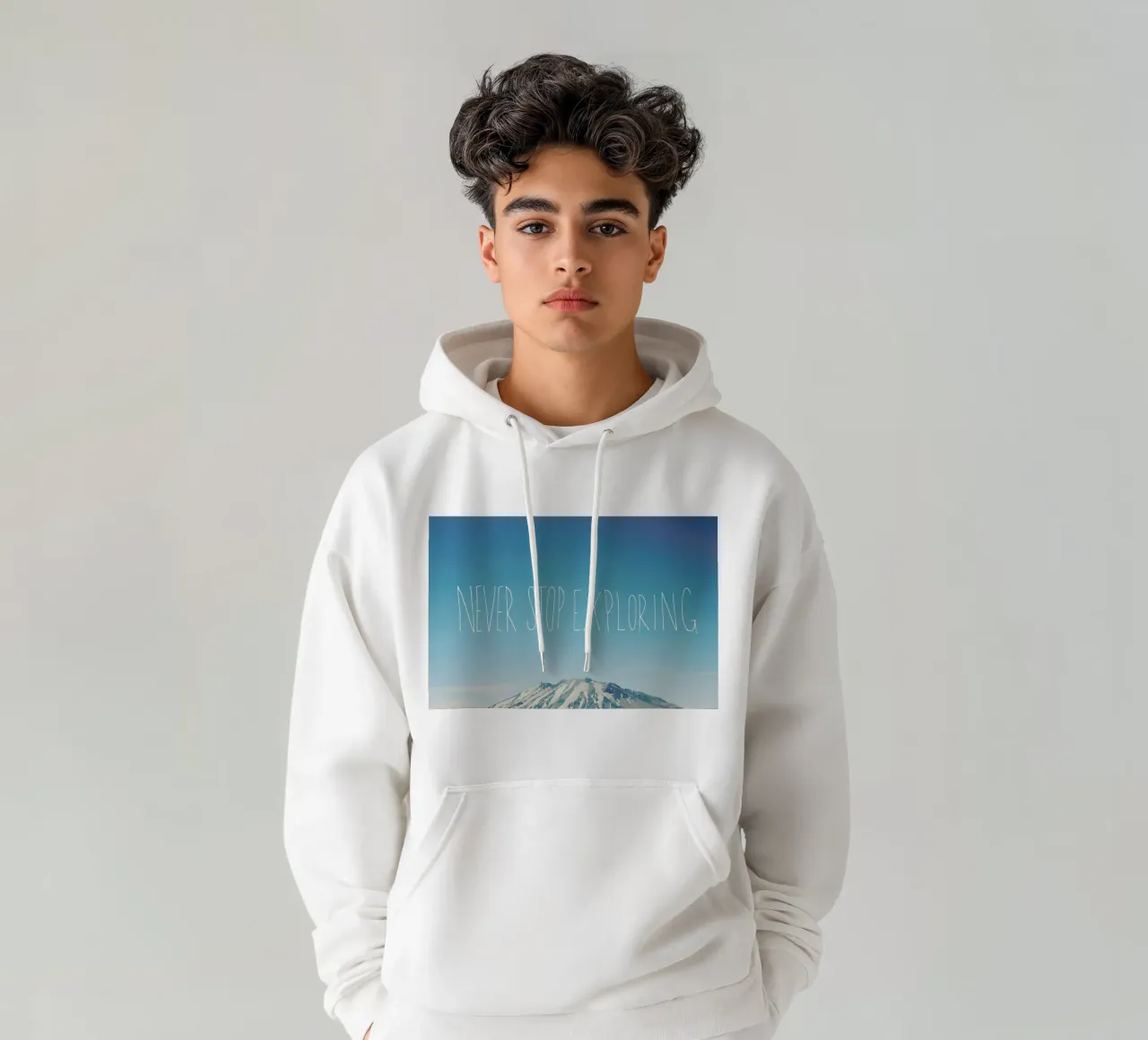 Never Stop Exploring felpa con cappuccio da Leah Flores