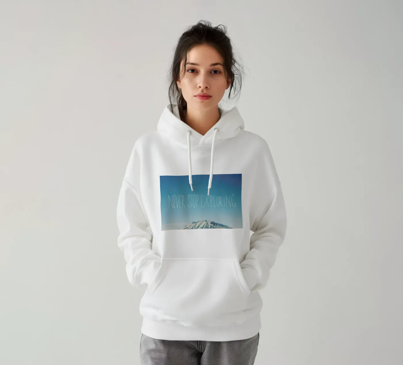 Never Stop Exploring hoodie van Leah Flores