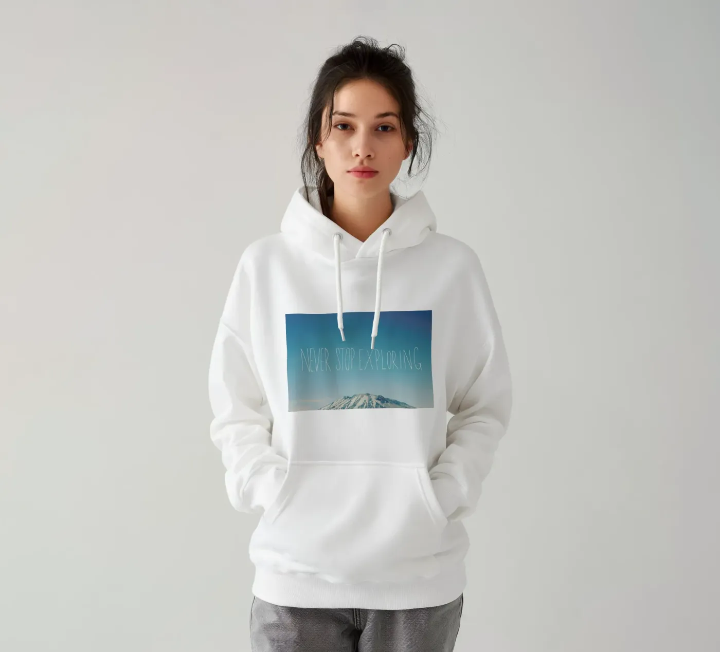 Never Stop Exploring hoodie van Leah Flores