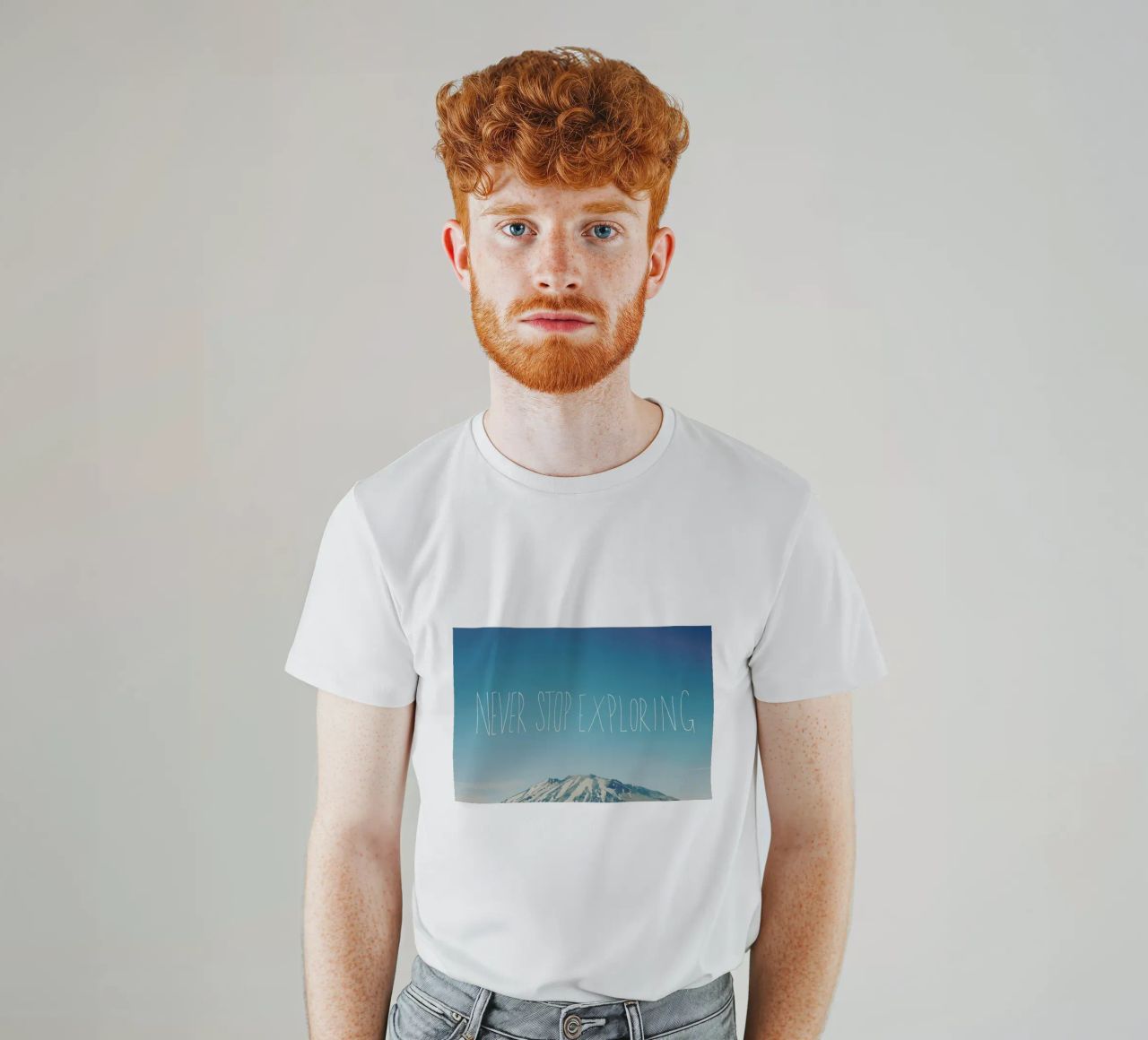 Never Stop Exploring t-shirt da Leah Flores