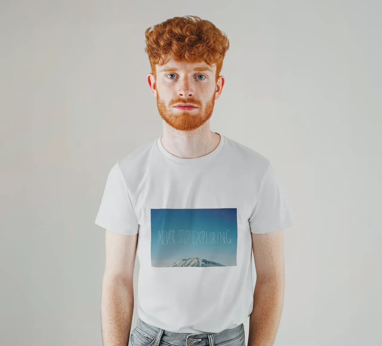 Never Stop Exploring t-shirt da Leah Flores