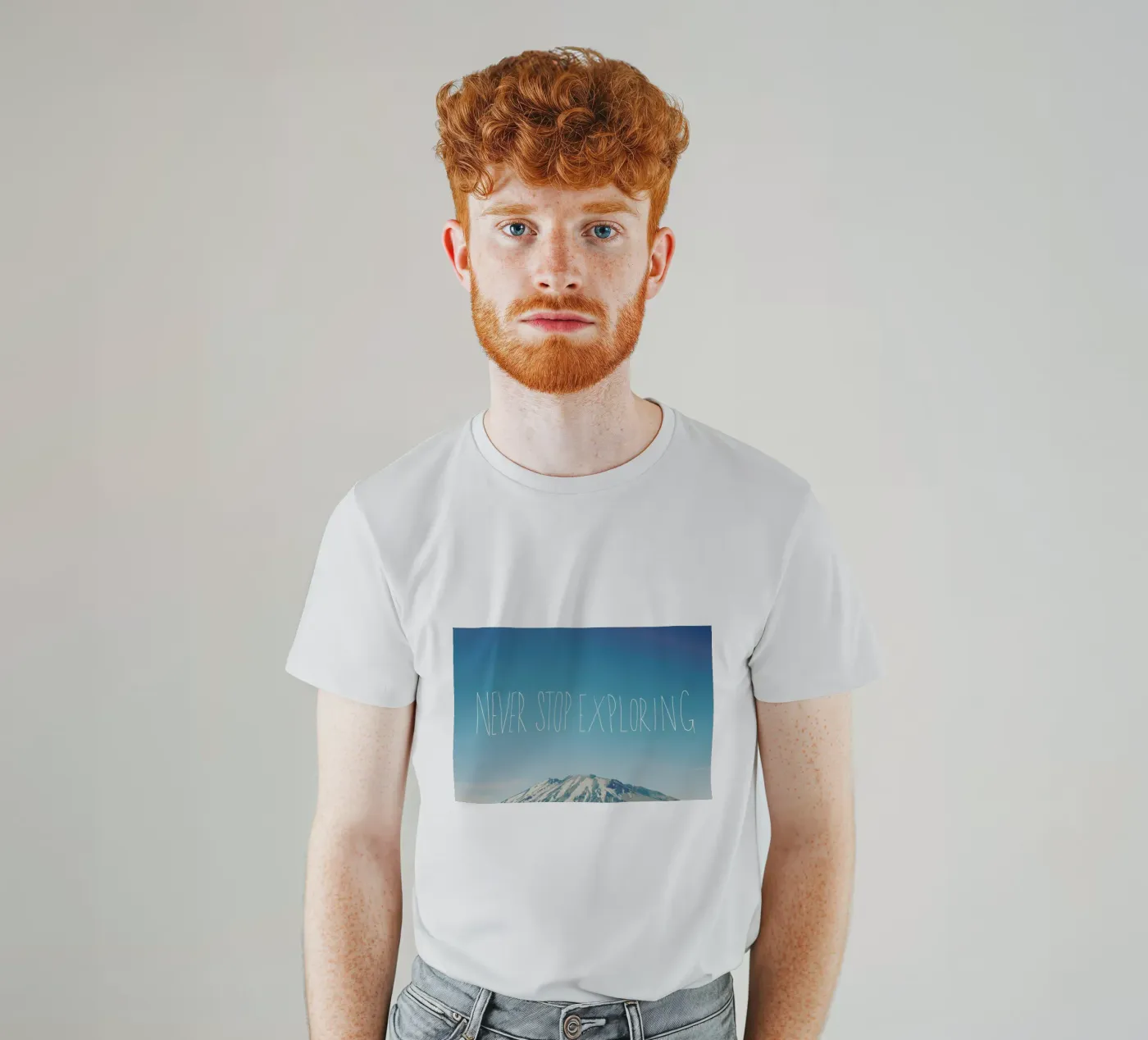 Never Stop Exploring t-shirt da Leah Flores