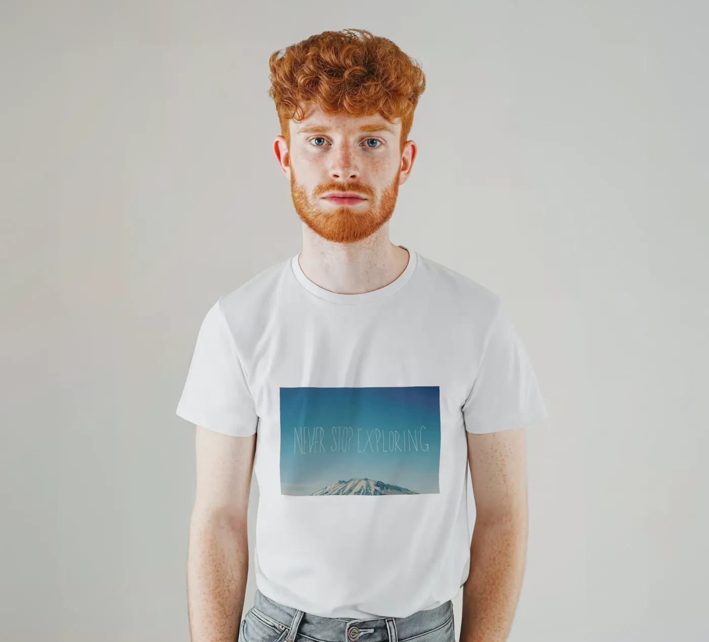 Never Stop Exploring t-shirt da Leah Flores