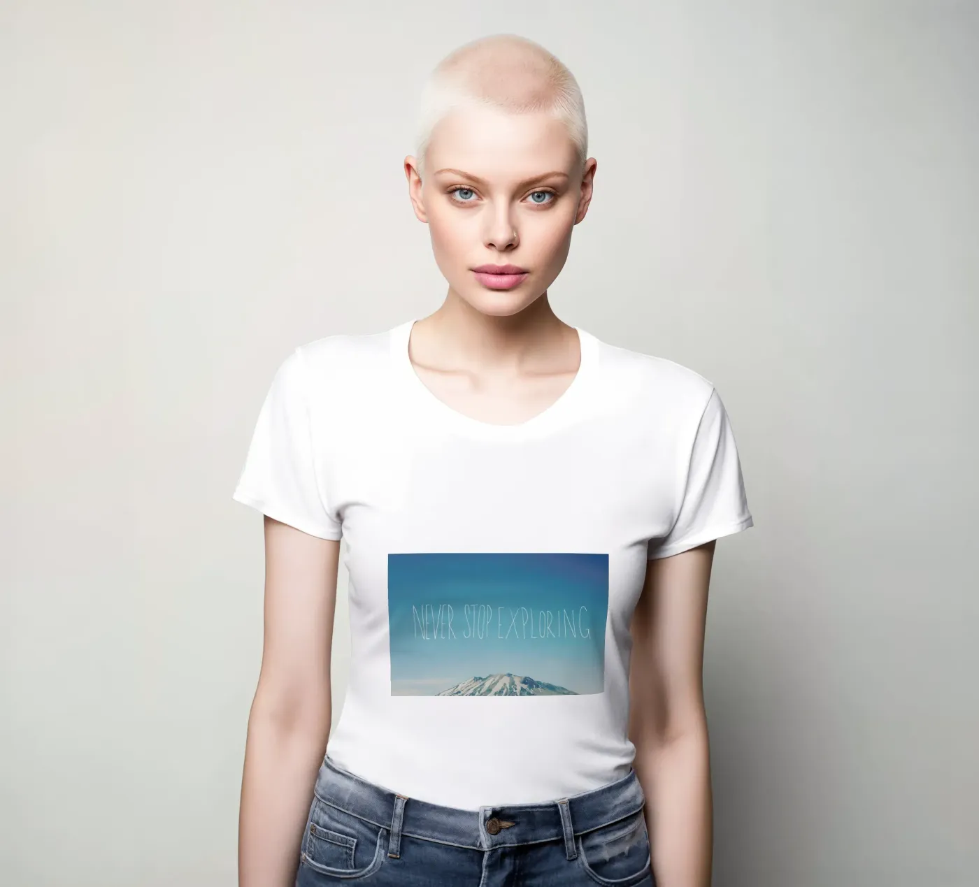 Never Stop Exploring t-shirt da donna da Leah Flores