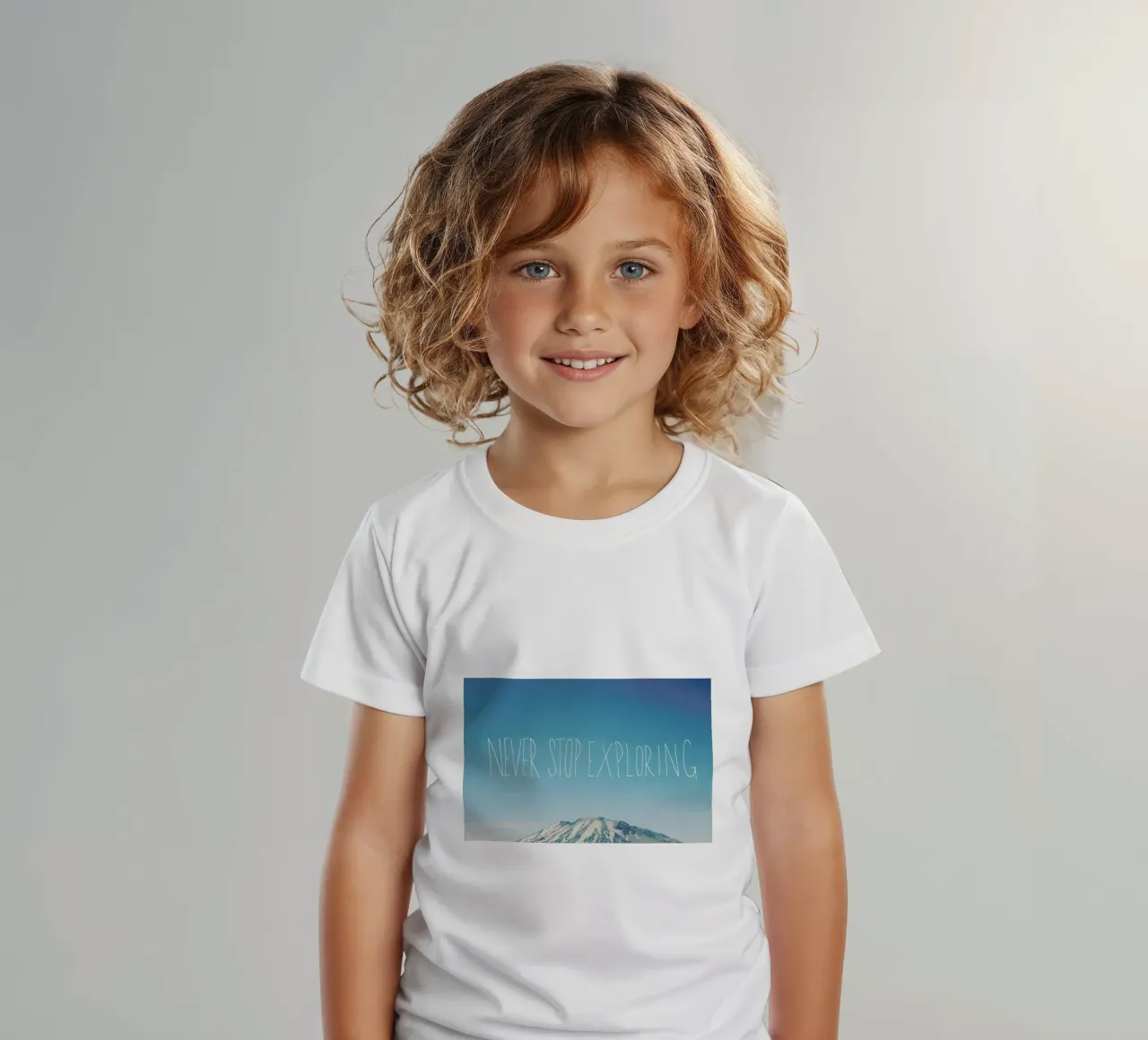 Never Stop Exploring Kinder T-Shirt von Leah Flores