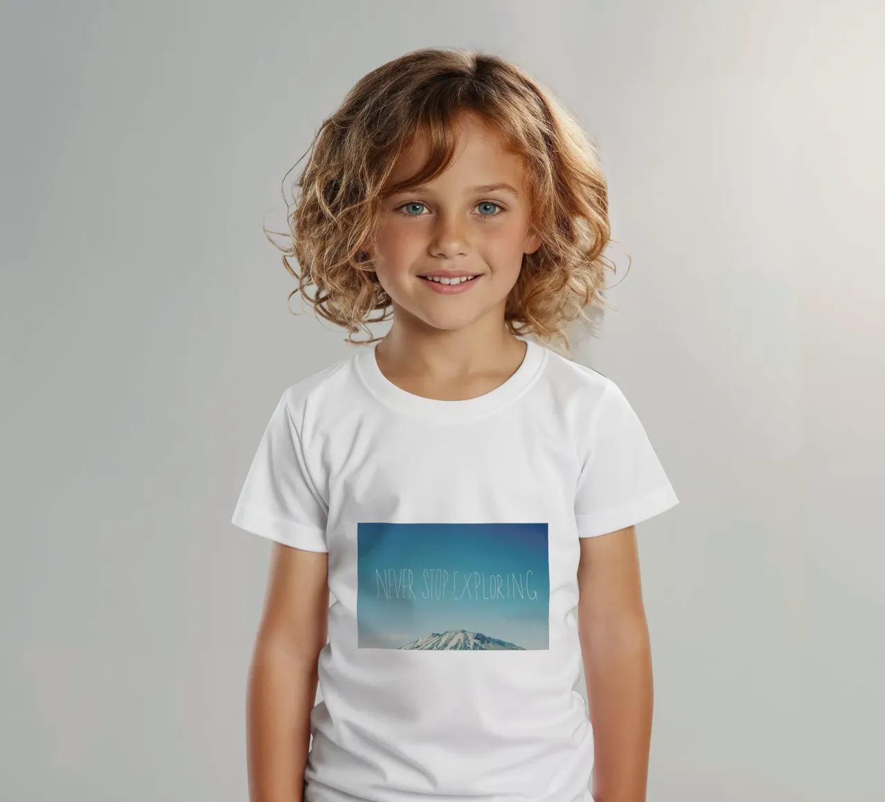 Never Stop Exploring Kinder T-Shirt von Leah Flores
