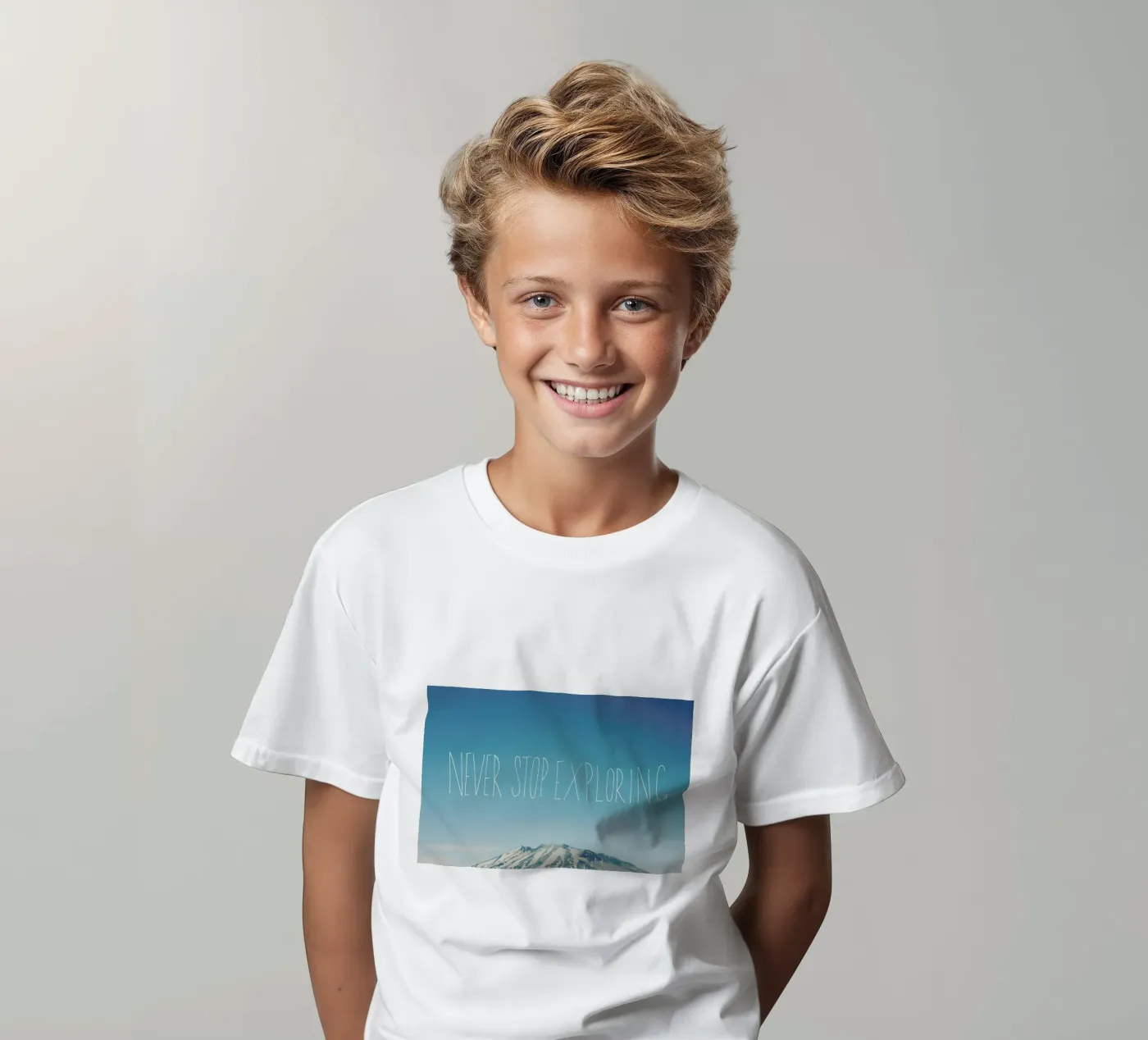 Never Stop Exploring kinder t-shirt van Leah Flores