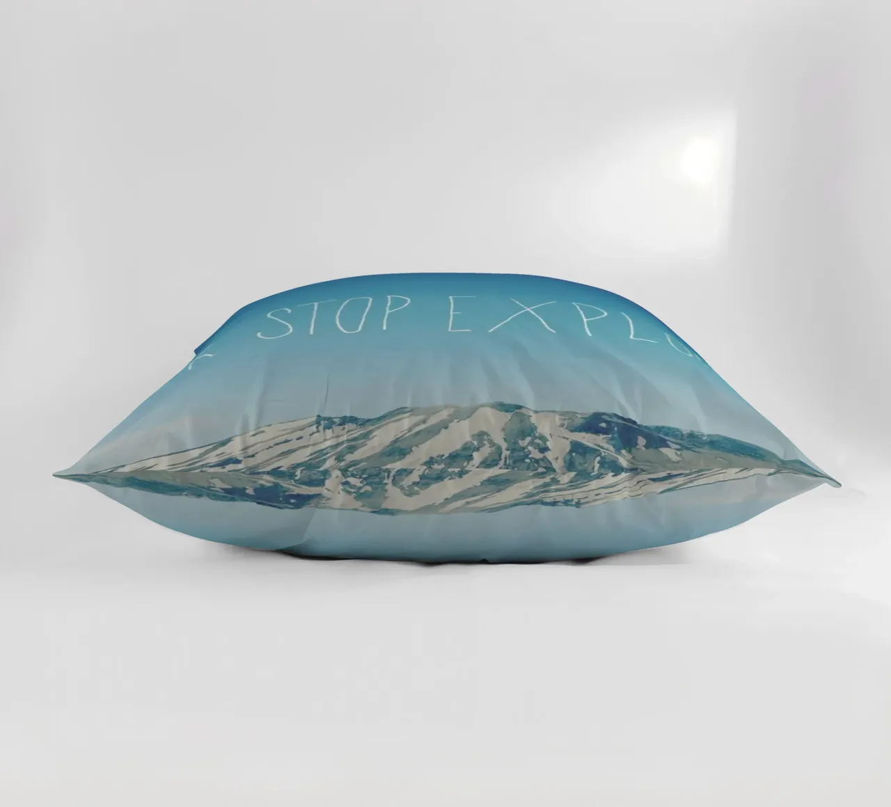 Never Stop Exploring cuscino da Leah Flores