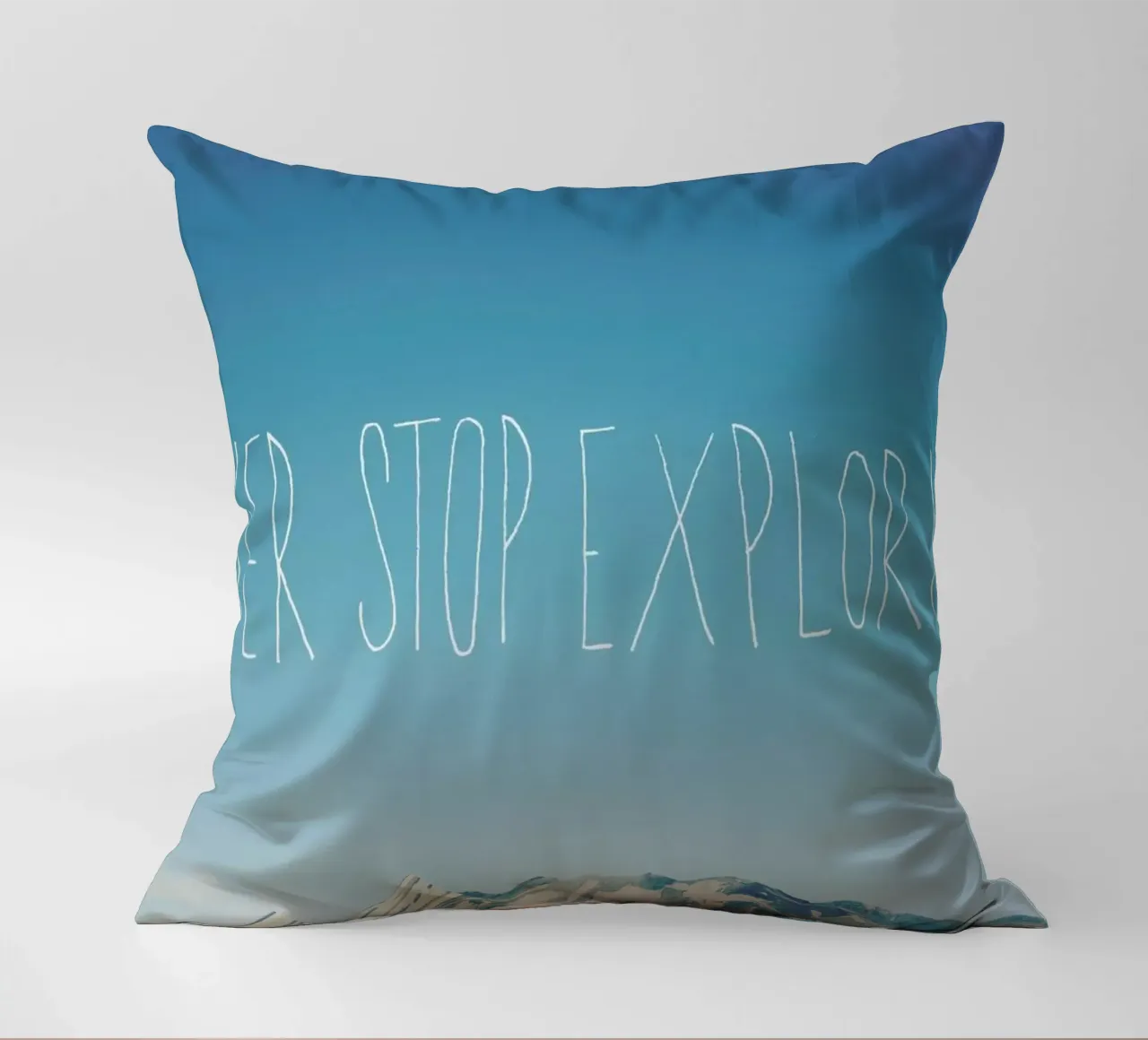 Never Stop Exploring cuscino da Leah Flores
