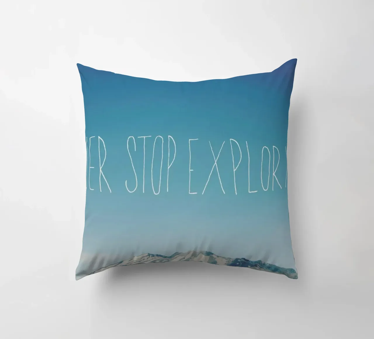 Never Stop Exploring cuscino da Leah Flores