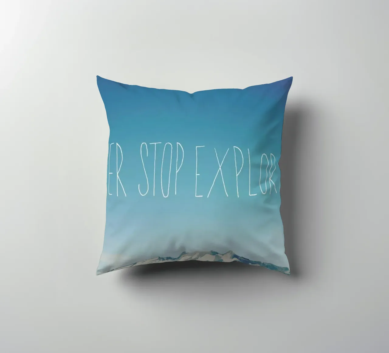 Never Stop Exploring cuscino da Leah Flores