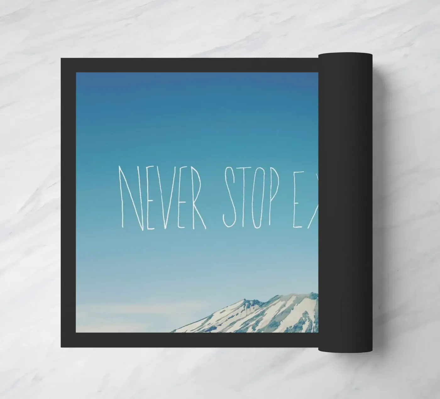Never Stop Exploring deurmat van Leah Flores