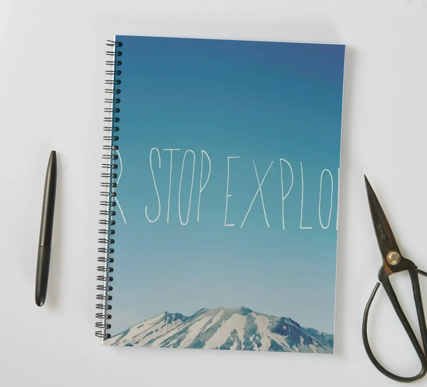 Never Stop Exploring Ringbuch von Leah Flores