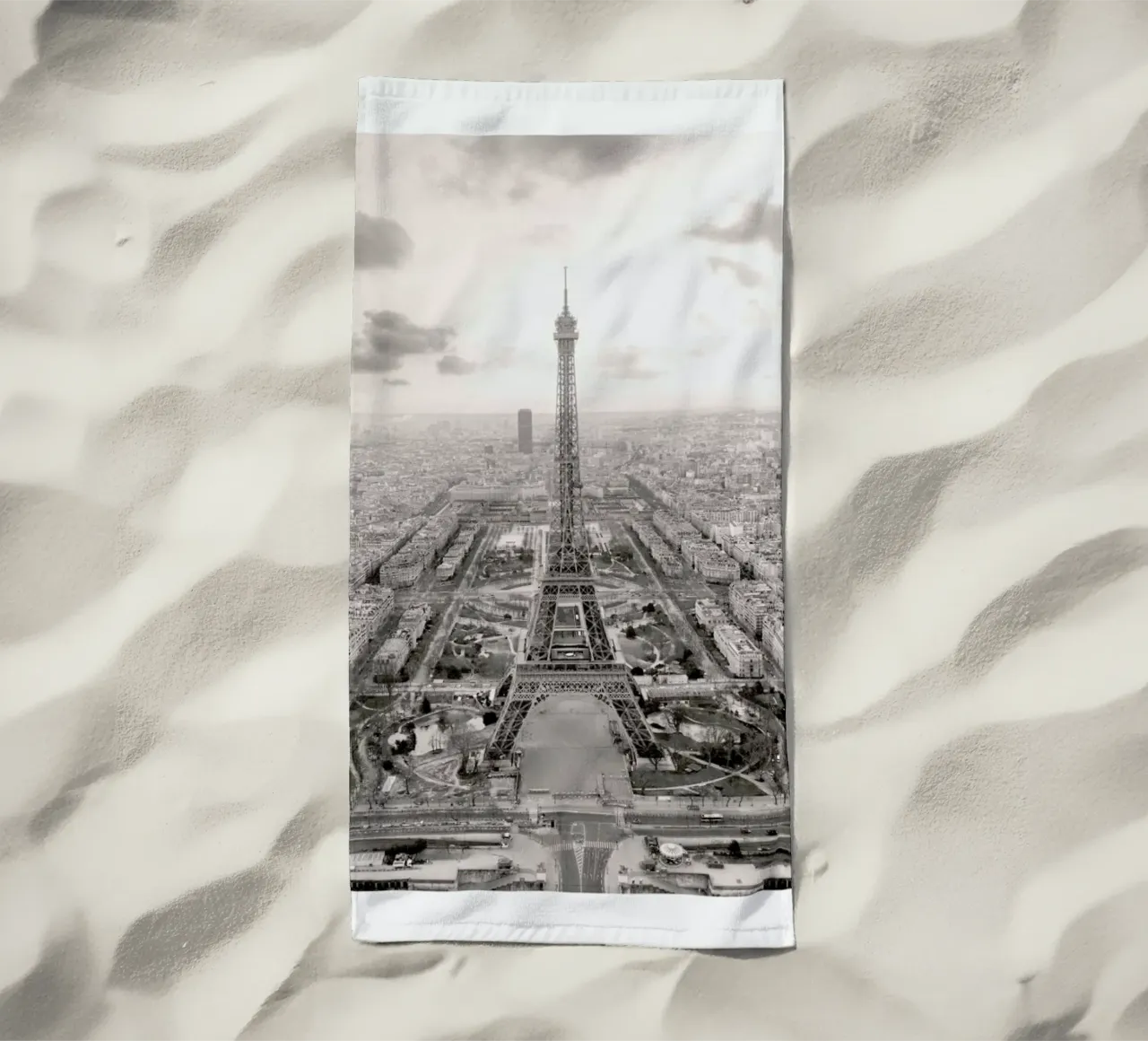 Tour Eiffel beach towel by METROPOLIS