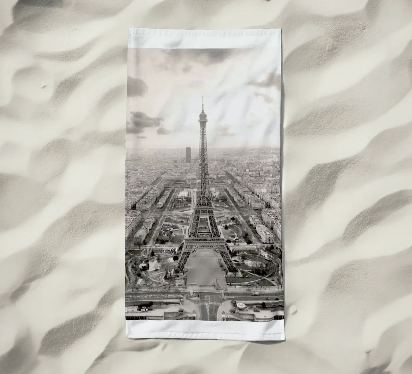 Tour Eiffel telo mare da METROPOLIS