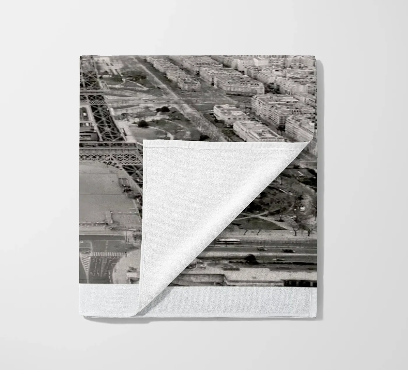 Tour Eiffel telo mare da METROPOLIS