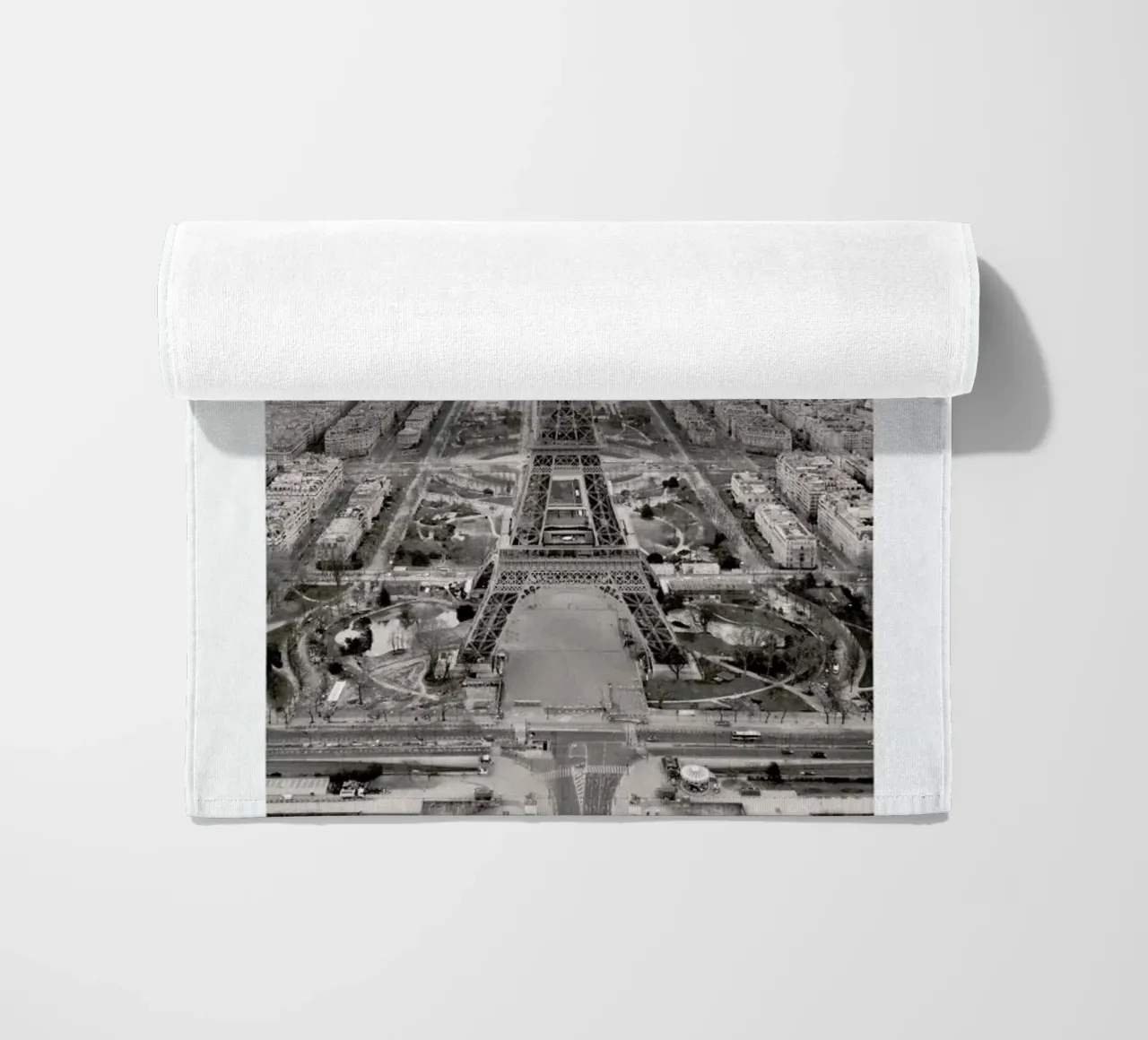 Tour Eiffel beach towel by METROPOLIS