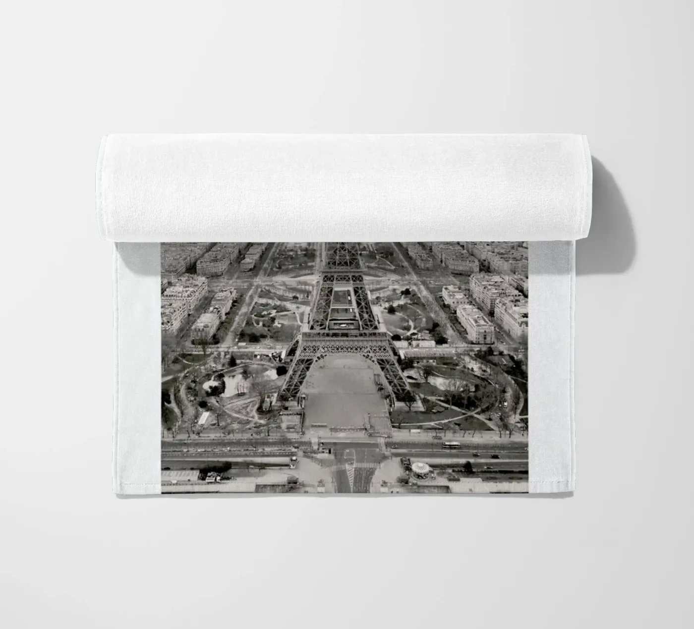 Tour Eiffel telo mare da METROPOLIS