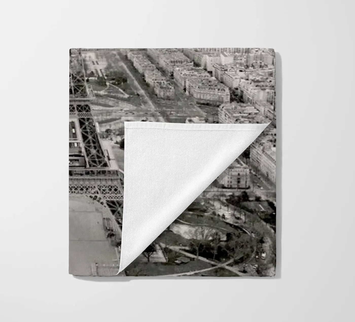 Tour Eiffel telo mare da METROPOLIS