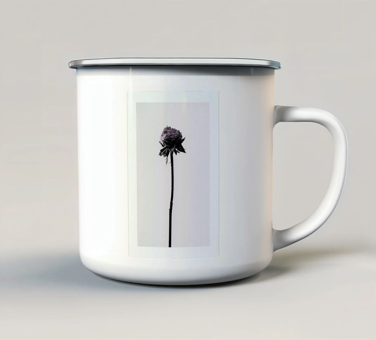 Wilted Flower tazza in smalto da Flora & Fauna