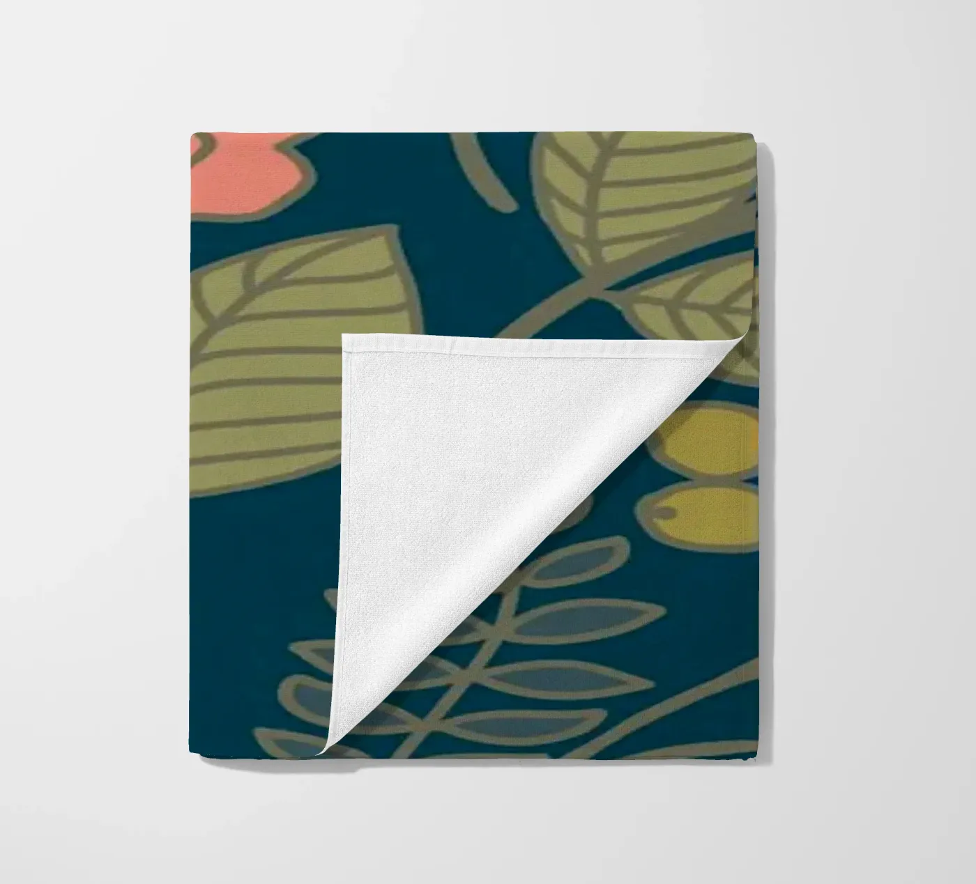 Whimsical floral pattern telo mare da AnnelyBlooms