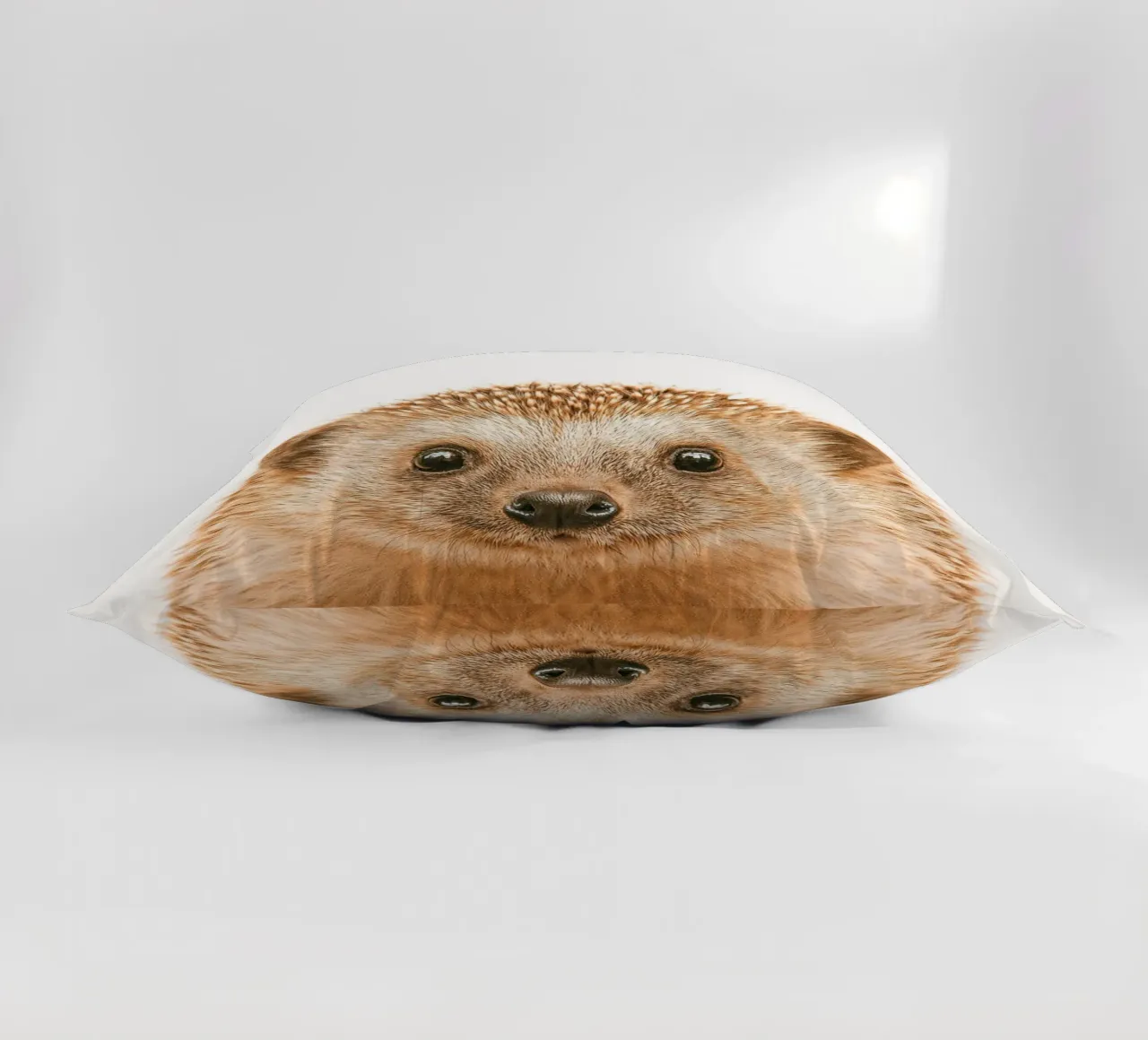 Studio Critter No. 6 - Little Spikeface cuscino da KidzStudio