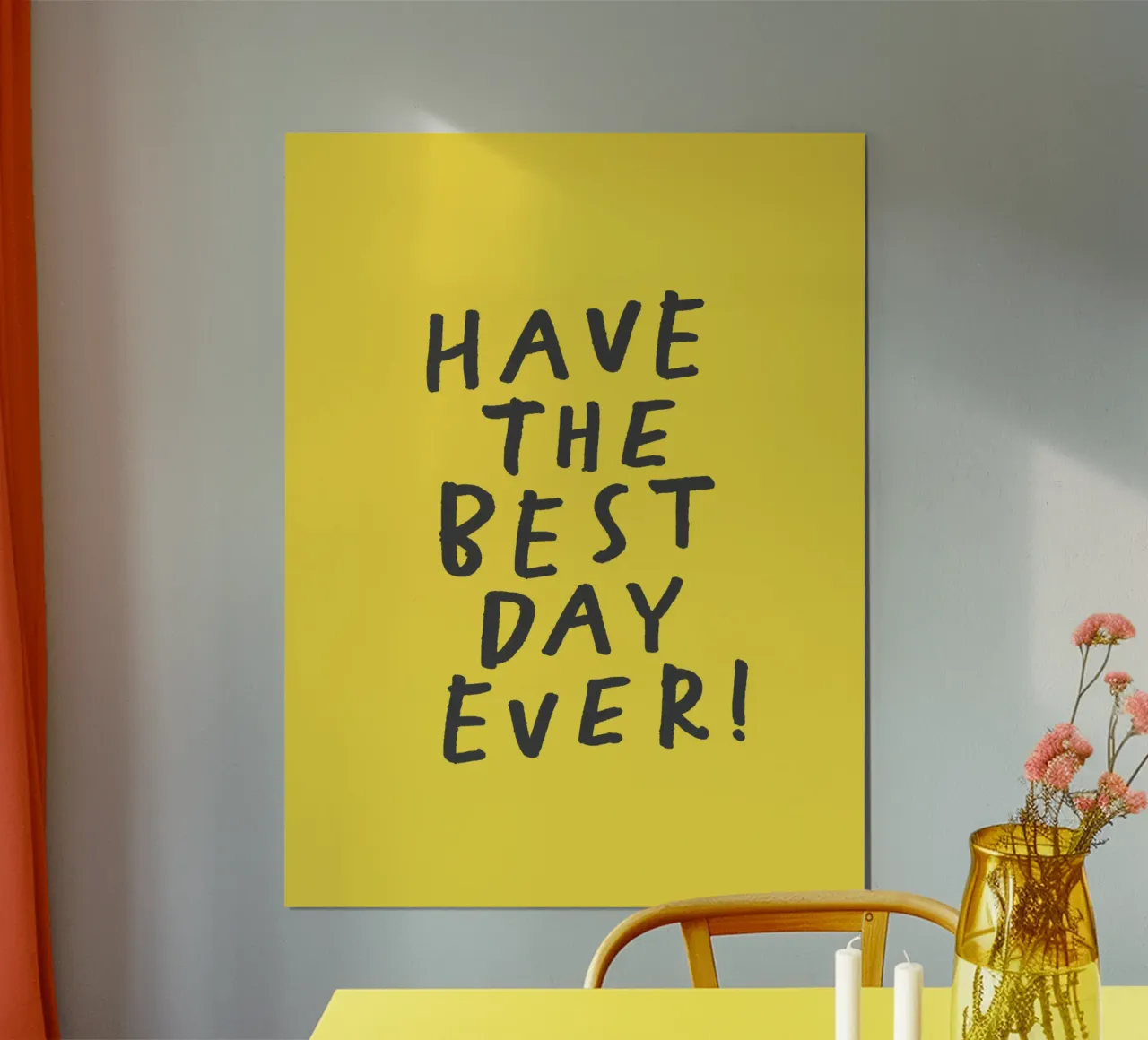 Imprimé typographique fantaisiste "Have the Best Day Ever" en jaune poster avec cadre en bois de THE MOTIVATED TYPE