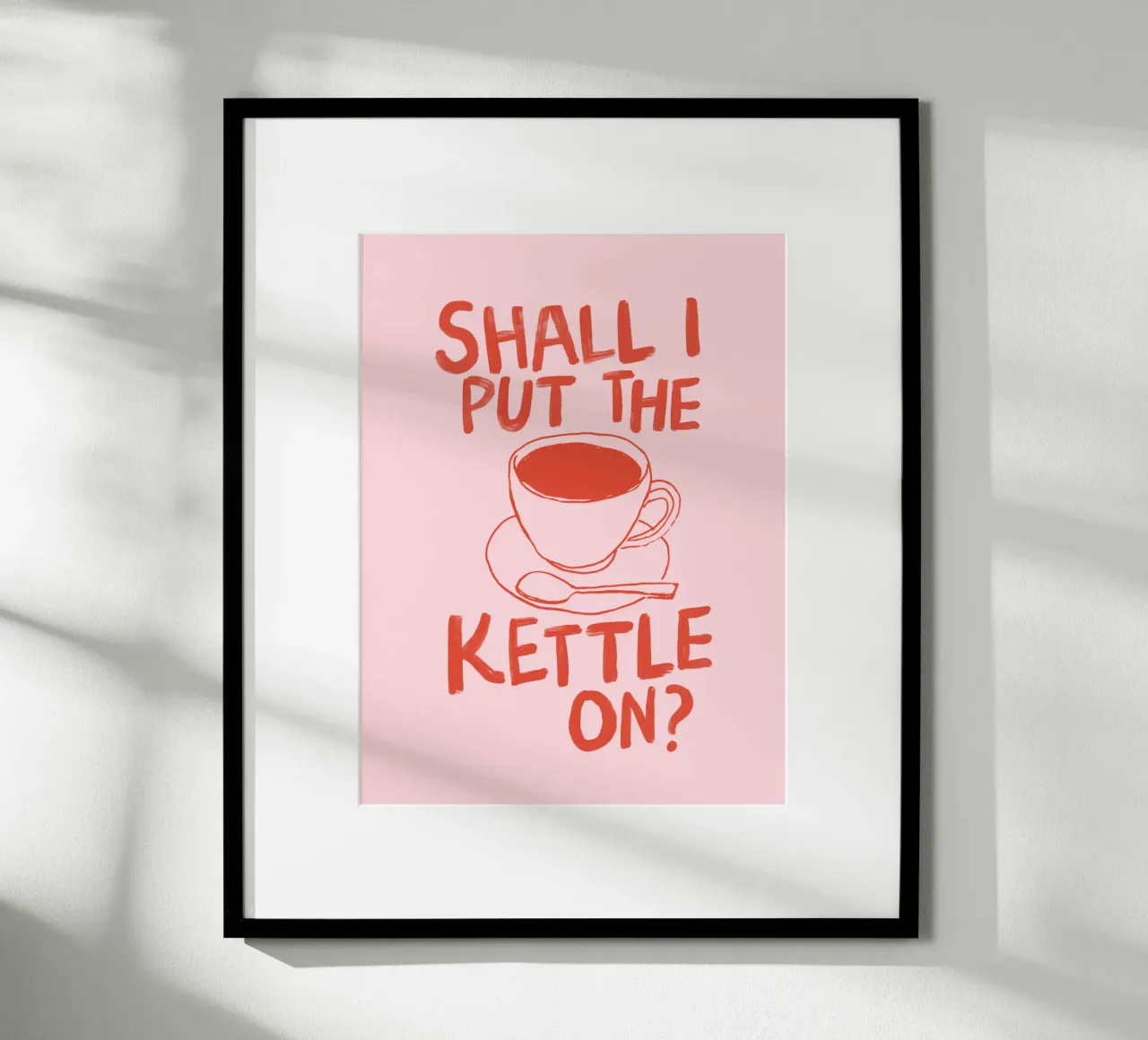 Stampa tipografica della cucina Shall I Put the Kettle On poster con telaio in legno da THE MOTIVATED TYPE