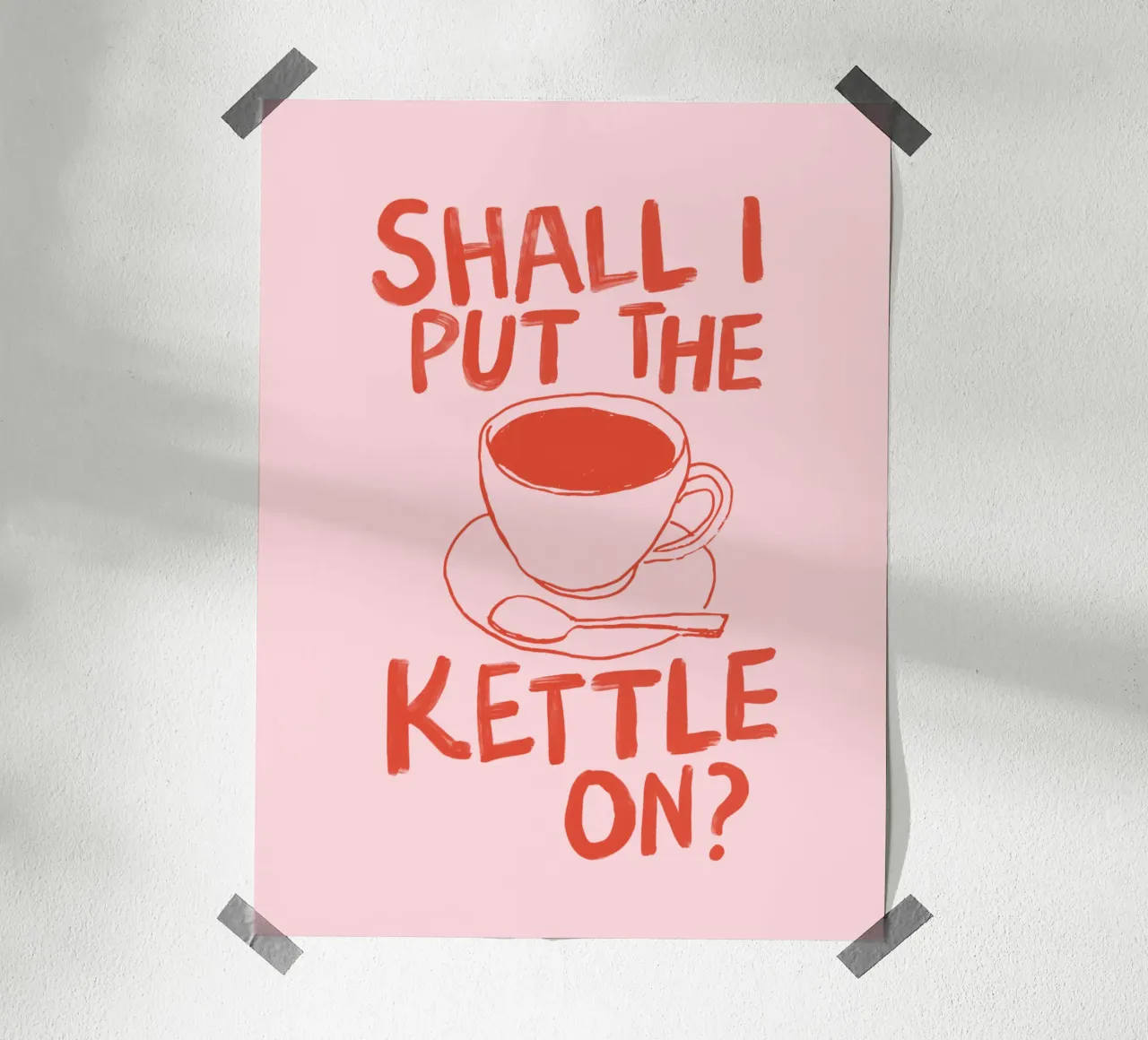 Stampa tipografica della cucina Shall I Put the Kettle On poster con telaio in legno da THE MOTIVATED TYPE