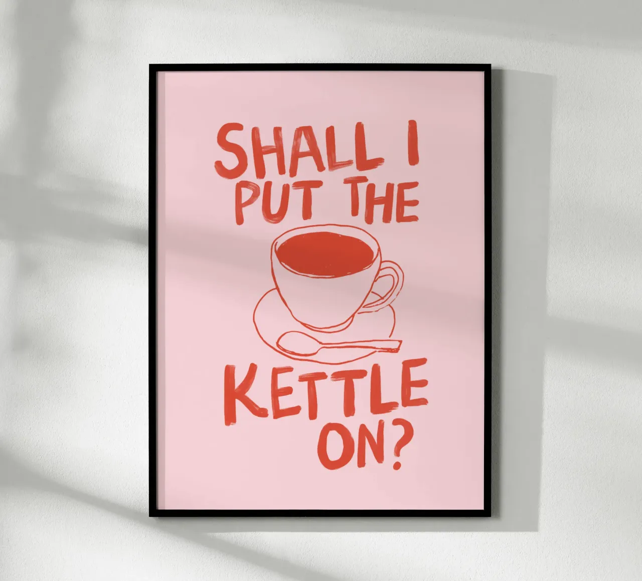 Stampa tipografica della cucina Shall I Put the Kettle On poster con telaio in legno da THE MOTIVATED TYPE