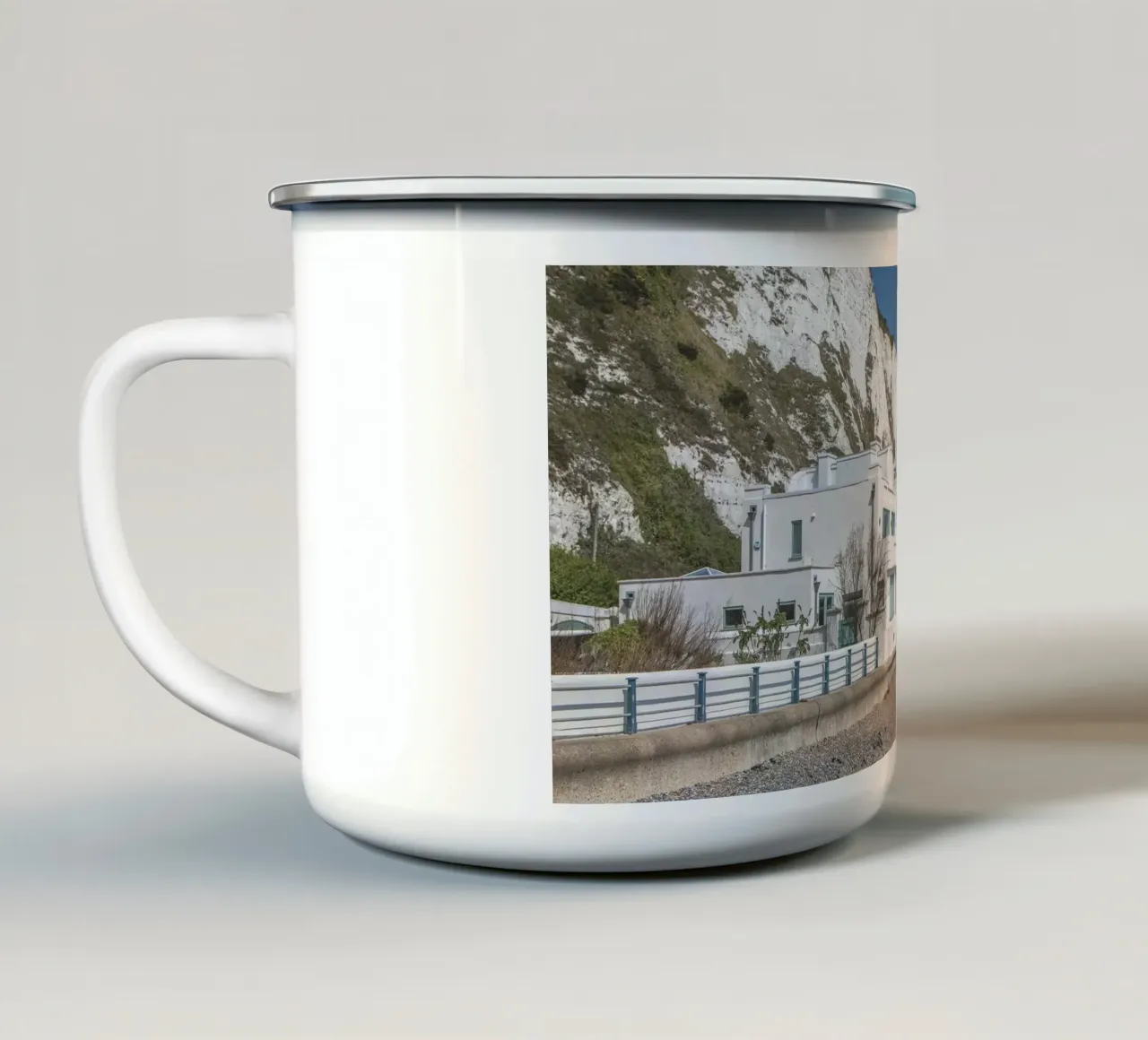Sea Purse tazza in smalto da Dave Hare Photography