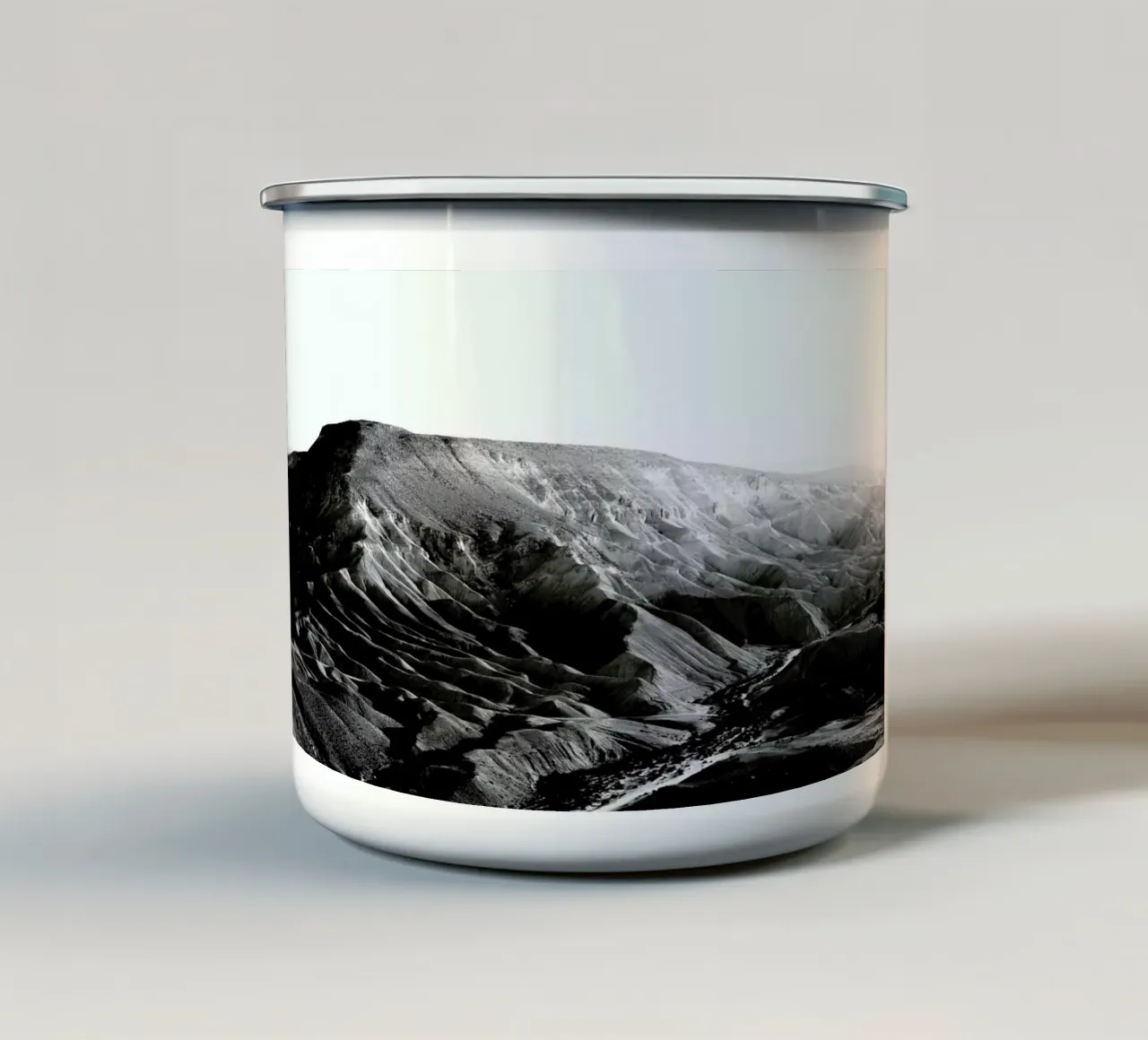 Nahal Zin tazza in smalto da Tal Paz-Fridman