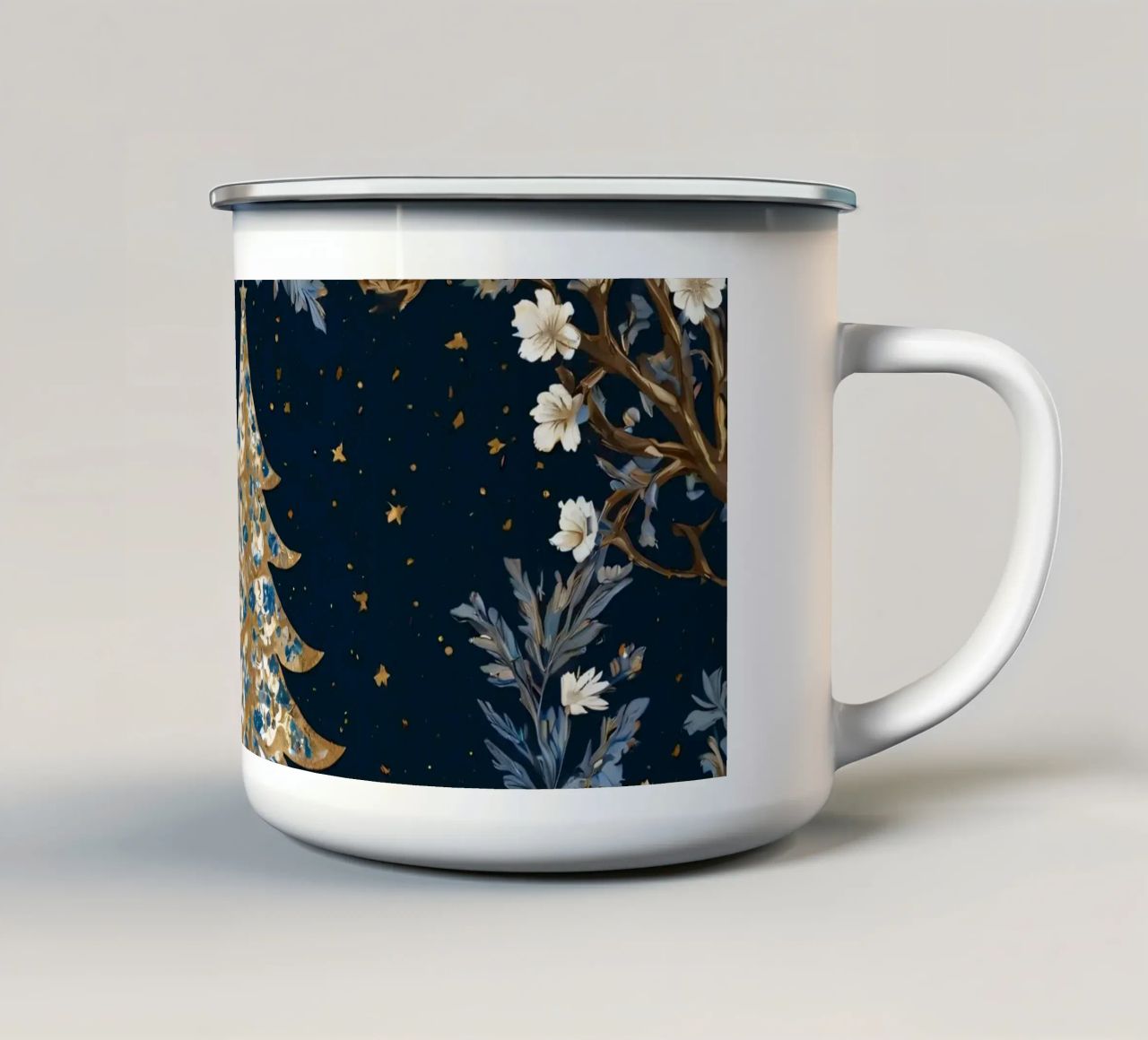 Elegante albero di Natale circondato da elementi floreali tazza in smalto da DesignDoodle