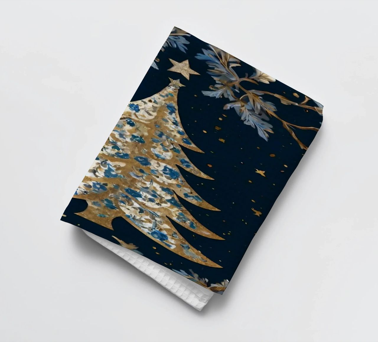 Élégant sapin de Noël entouré d'éléments floraux torchon de DesignDoodle