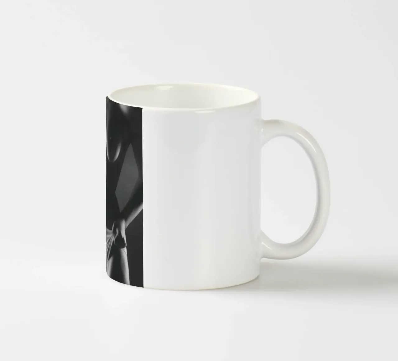 Emilia Topless Mono tazza in ceramica da Dave Hare Photography