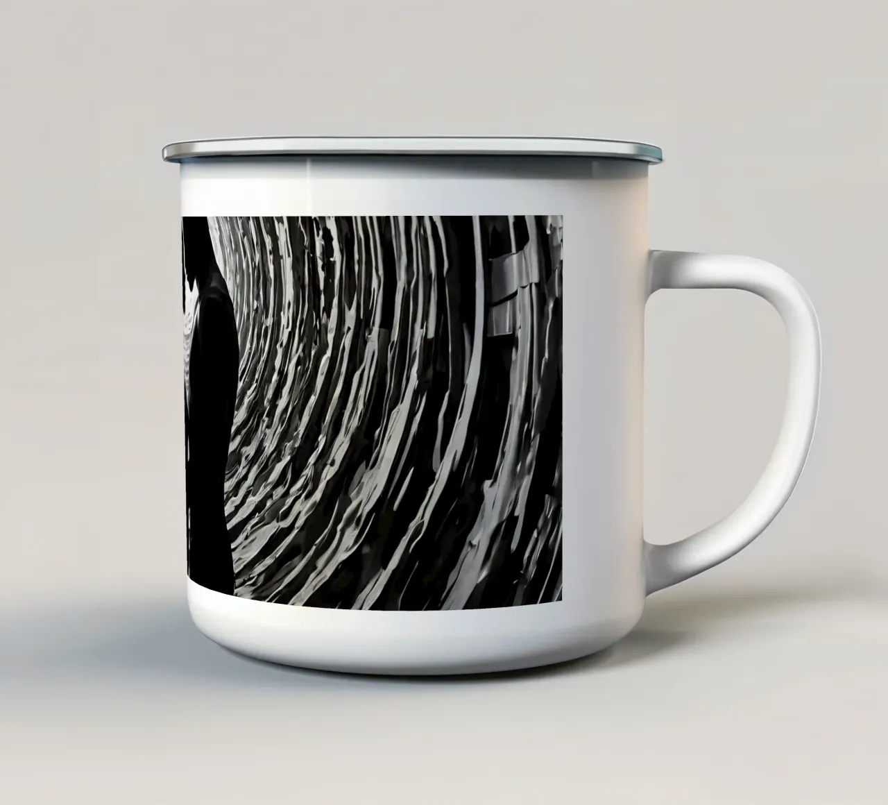 Un momento di intimità immortalato tra una coppia che si staglia in un angolo tazza in smalto da DesignDoodle