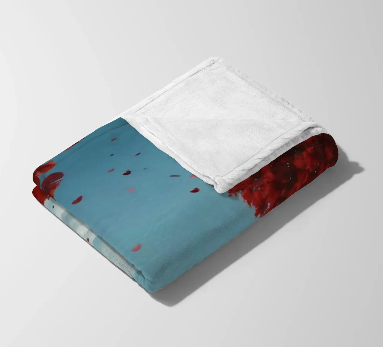 Un arbre rouge luxuriant en forme de cœur entouré de fleurs rouges plaid polaire de DesignDoodle