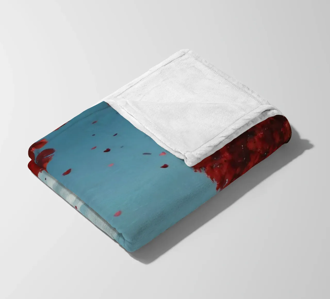 Un arbre rouge luxuriant en forme de cœur entouré de fleurs rouges plaid polaire de DesignDoodle