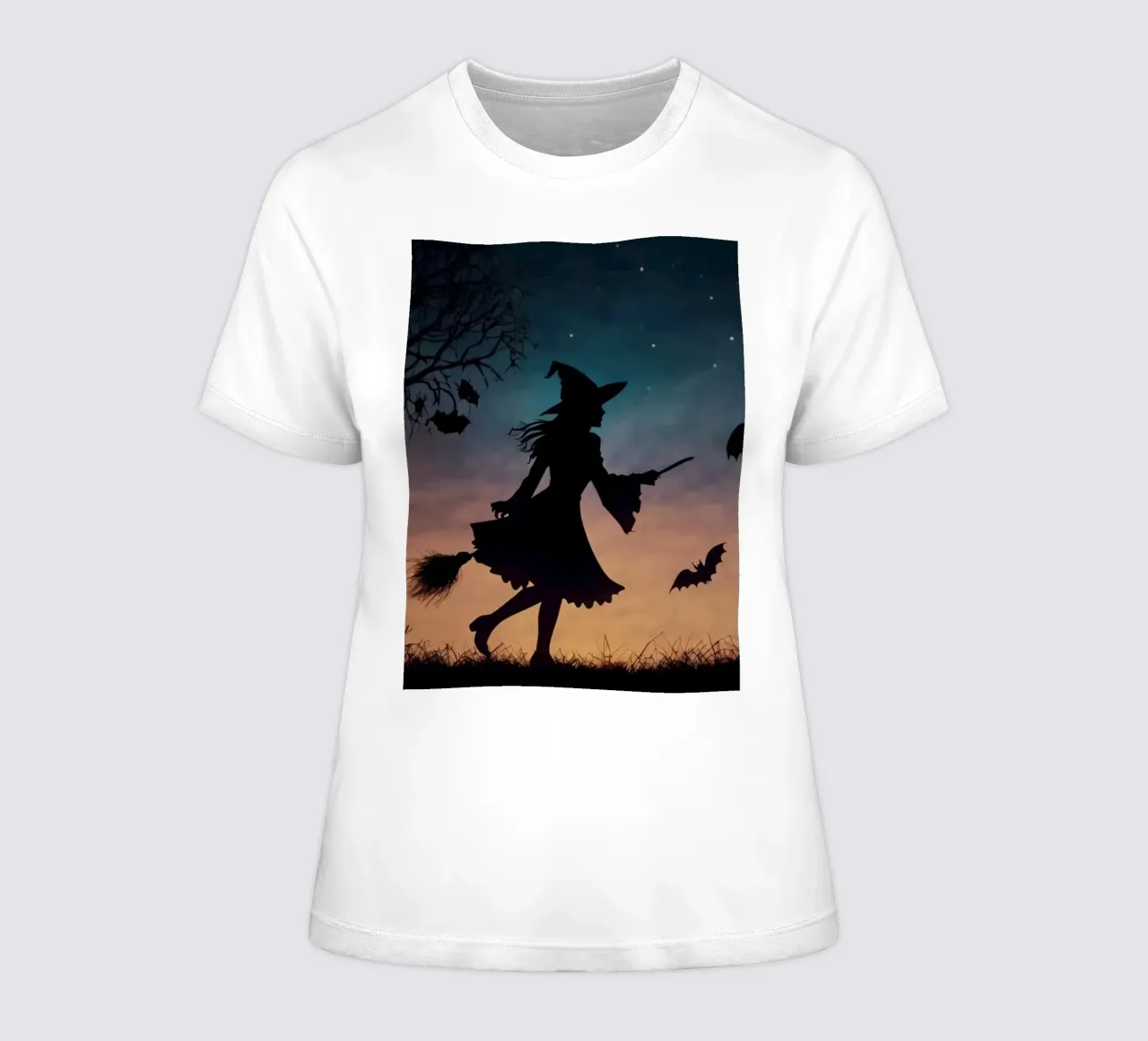 Una strega in controluce che vola su un manico di scopa in un pipistrello crepuscolare t-shirt da donna da DesignDoodle