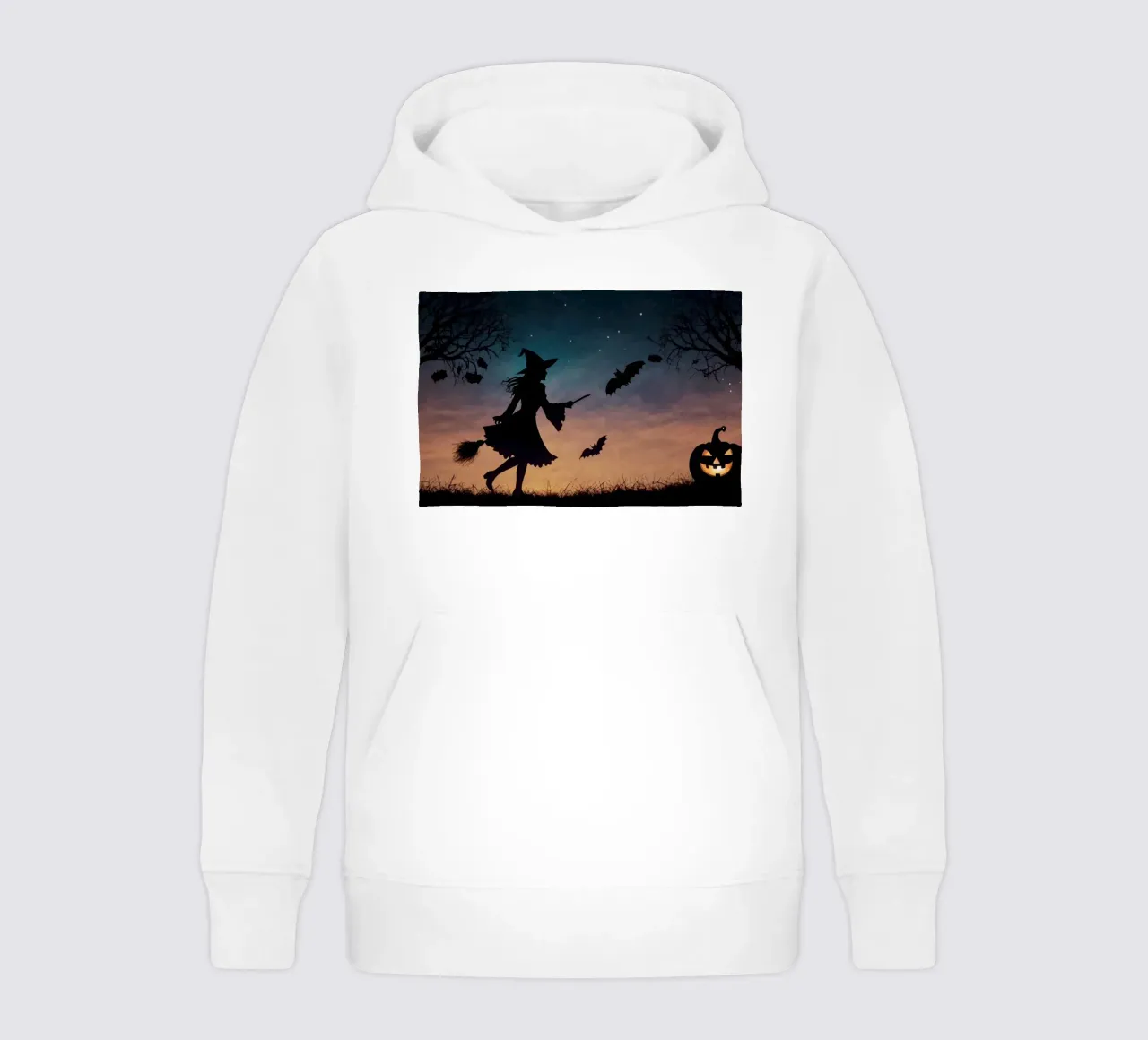 Una bruja silueteada volando en escoba en un murciélago crepuscular sudadera con capucha para niño de DesignDoodle