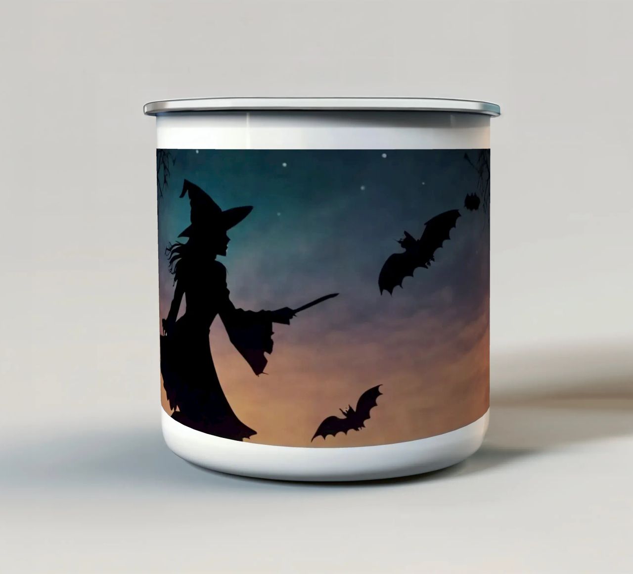 Una strega in controluce che vola su un manico di scopa in un pipistrello crepuscolare tazza in smalto da DesignDoodle
