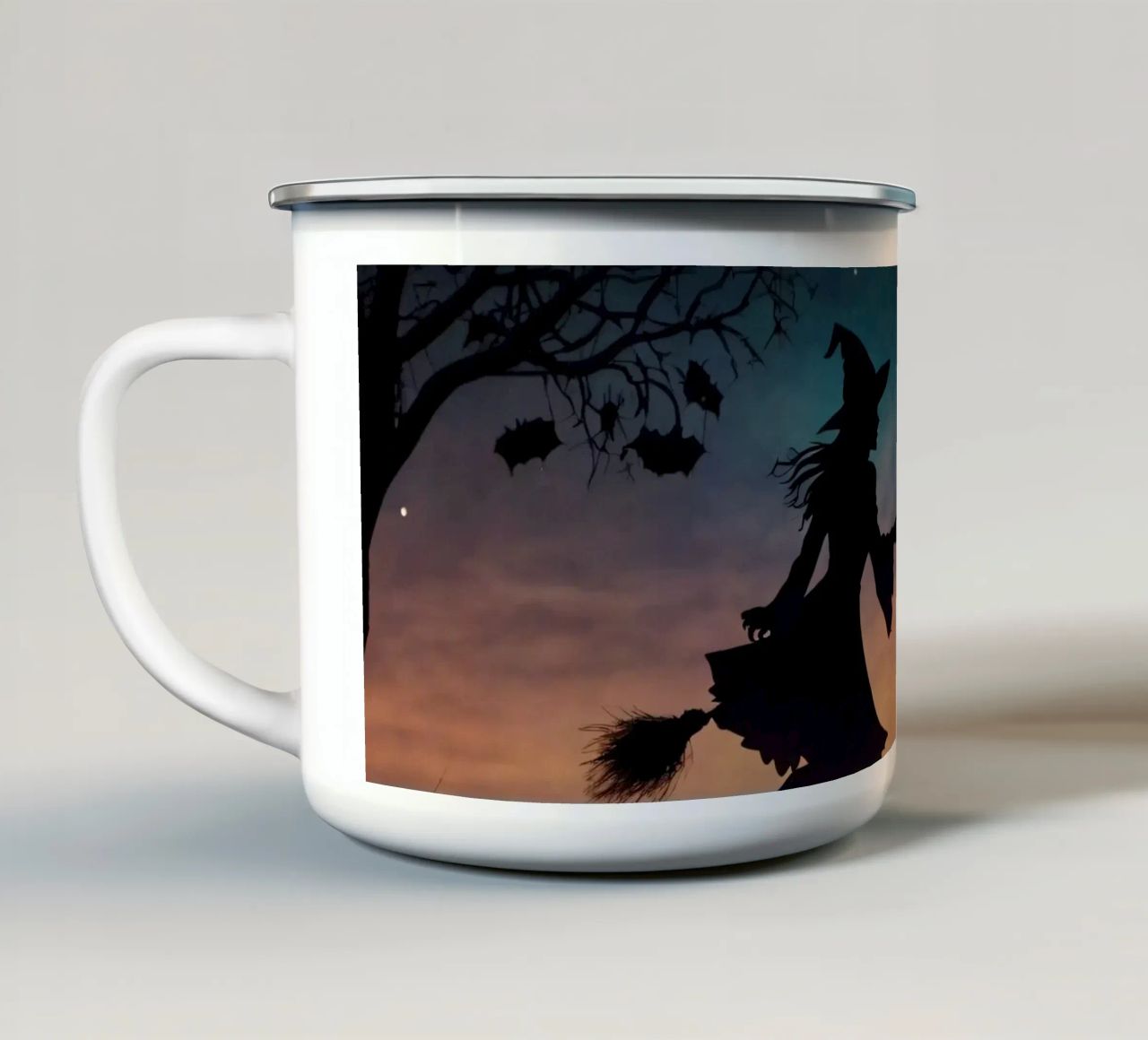 Una strega in controluce che vola su un manico di scopa in un pipistrello crepuscolare tazza in smalto da DesignDoodle